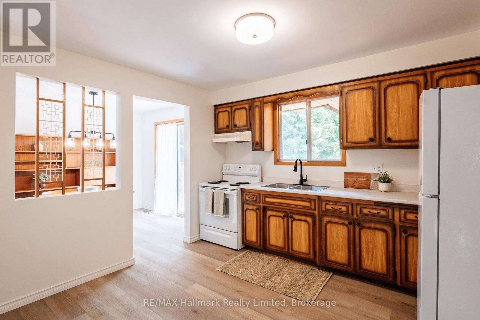 117 Old Country Drive, Kitchener, ON - Indoor Photo Showing Kitchen With Double Sink