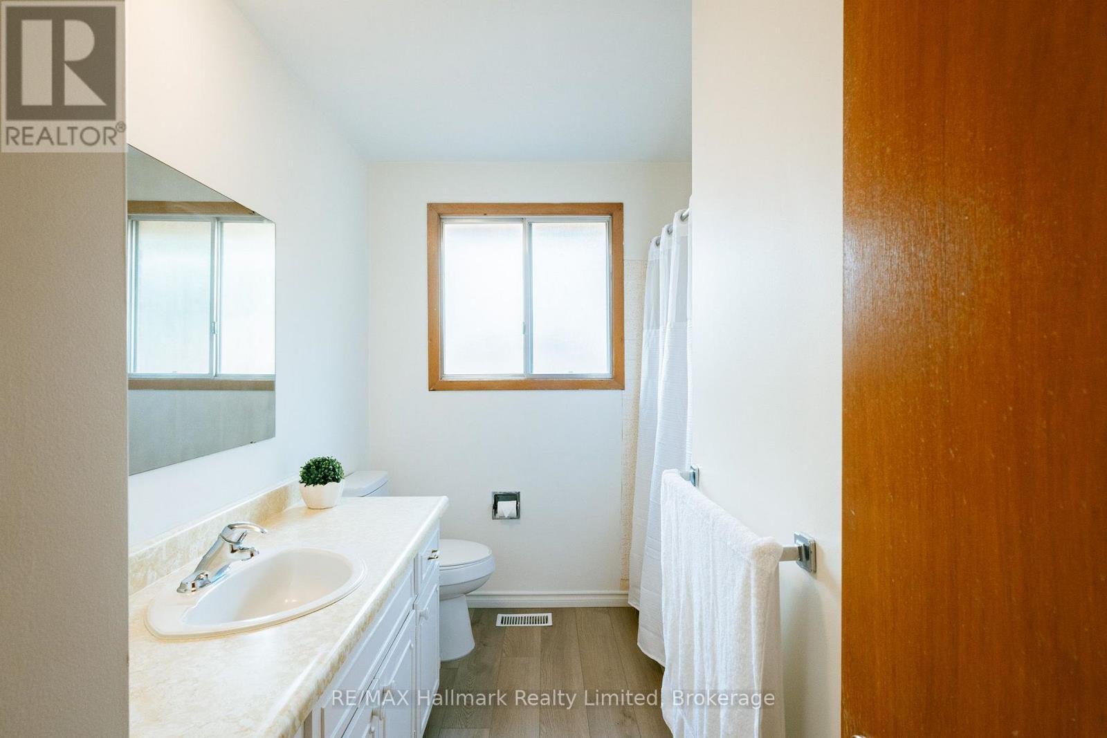 117 Old Country Drive, Kitchener, ON - Indoor Photo Showing Bathroom