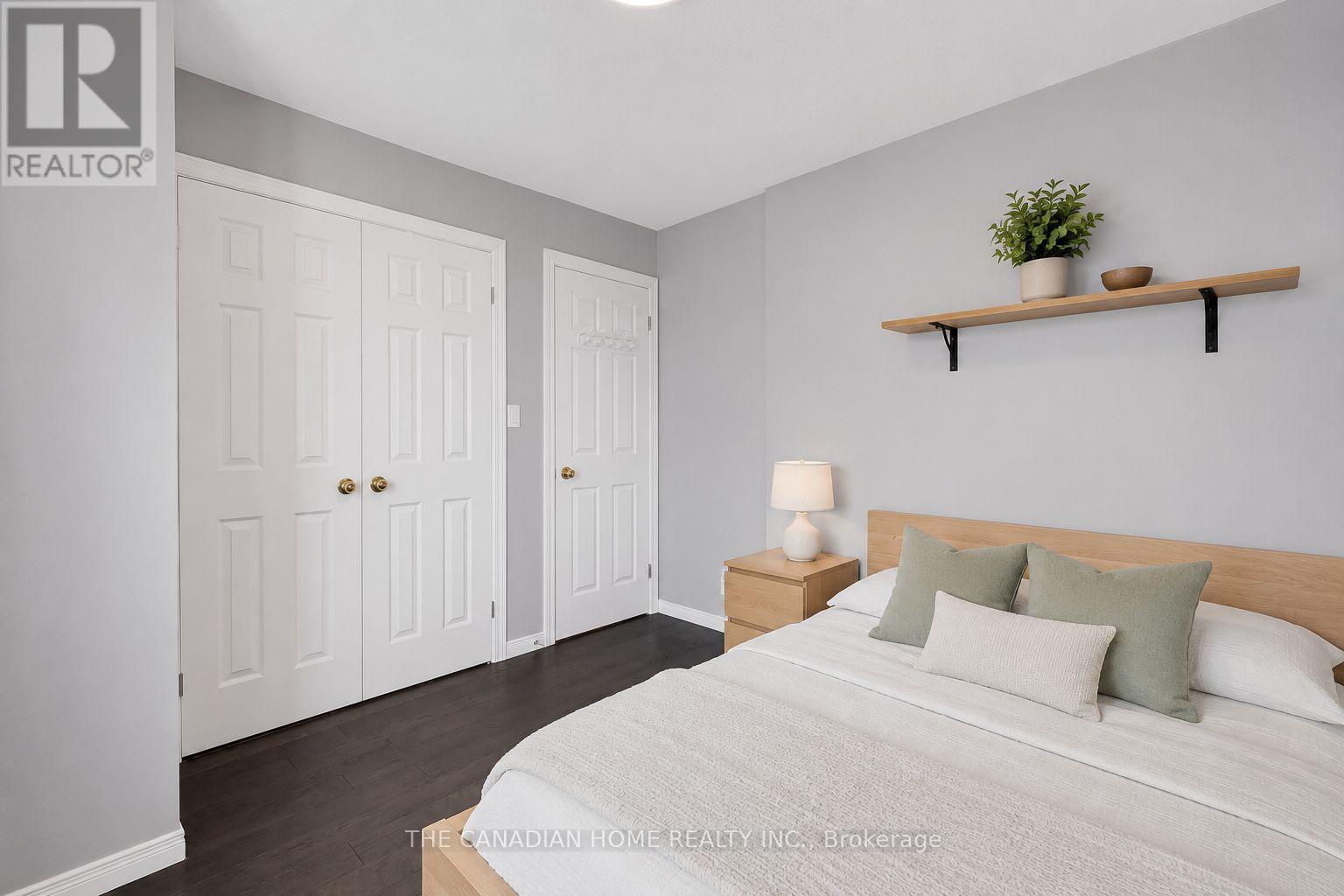 10 Jonathon Court, Hamilton, ON - Indoor Photo Showing Bedroom