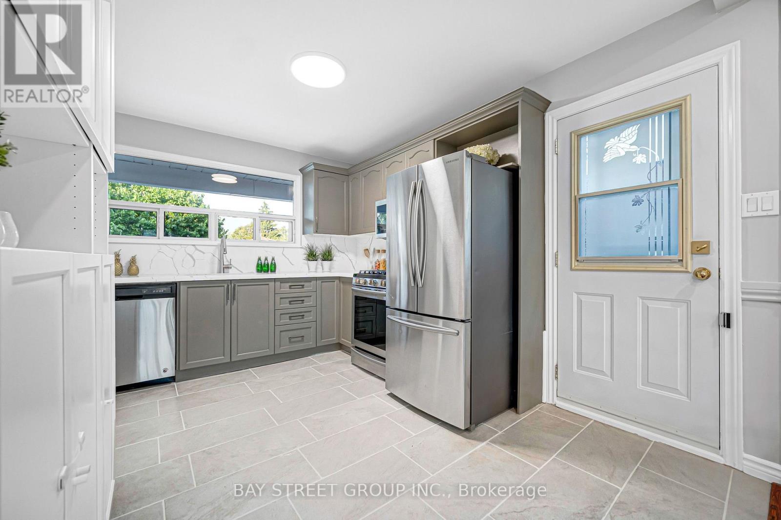 58 Billingsgate Crescent, Ajax, ON - Indoor Photo Showing Kitchen