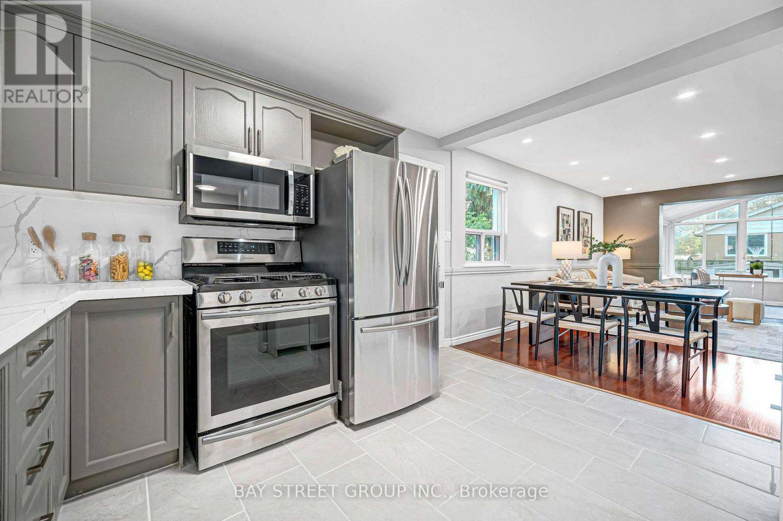 S/S APPLIANCE - 58 Billingsgate Crescent, Ajax, ON - Indoor Photo Showing Kitchen