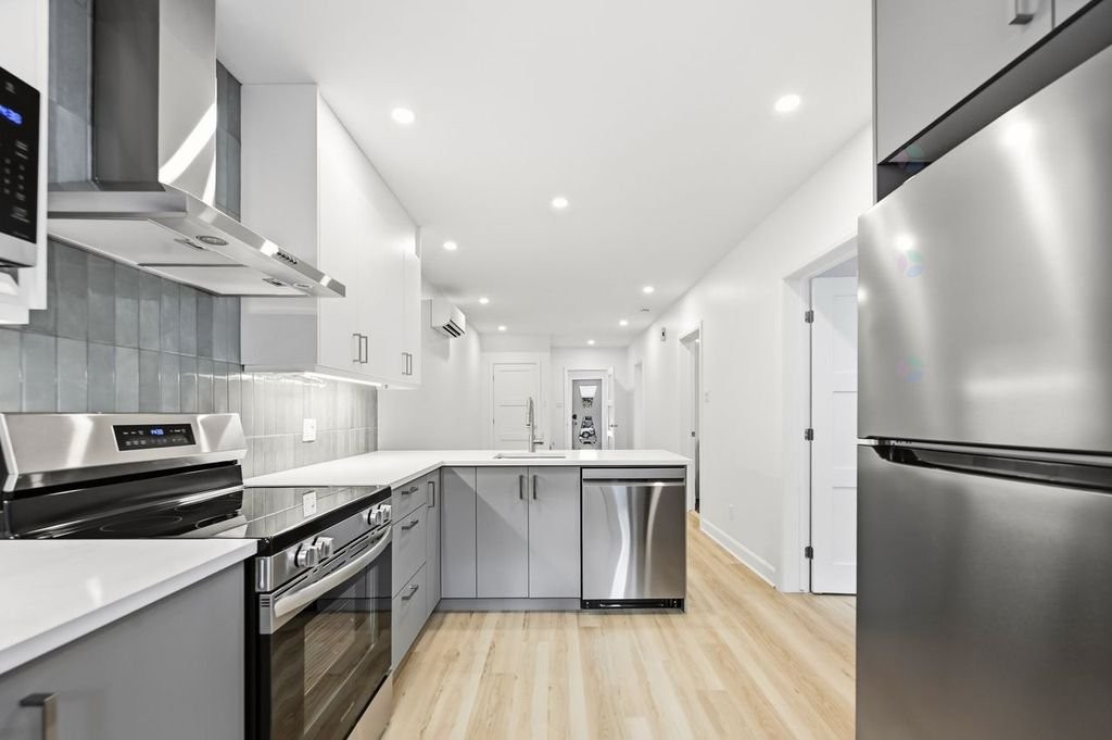 Kitchen - 385 Rue Gilford, Montréal (Le Plateau-Mont-Royal), QC - Indoor Photo Showing Kitchen With Upgraded Kitchen