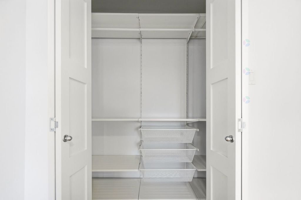 Closet - 389 Rue Gilford, Montréal (Le Plateau-Mont-Royal), QC - Indoor Photo Showing Other Room