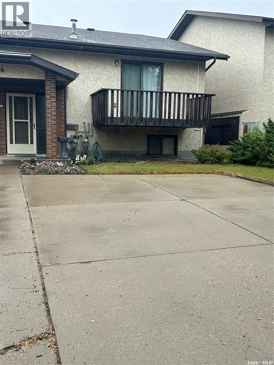 4 416 Heritage Drive, Estevan, SK - Outdoor With Deck Patio Veranda