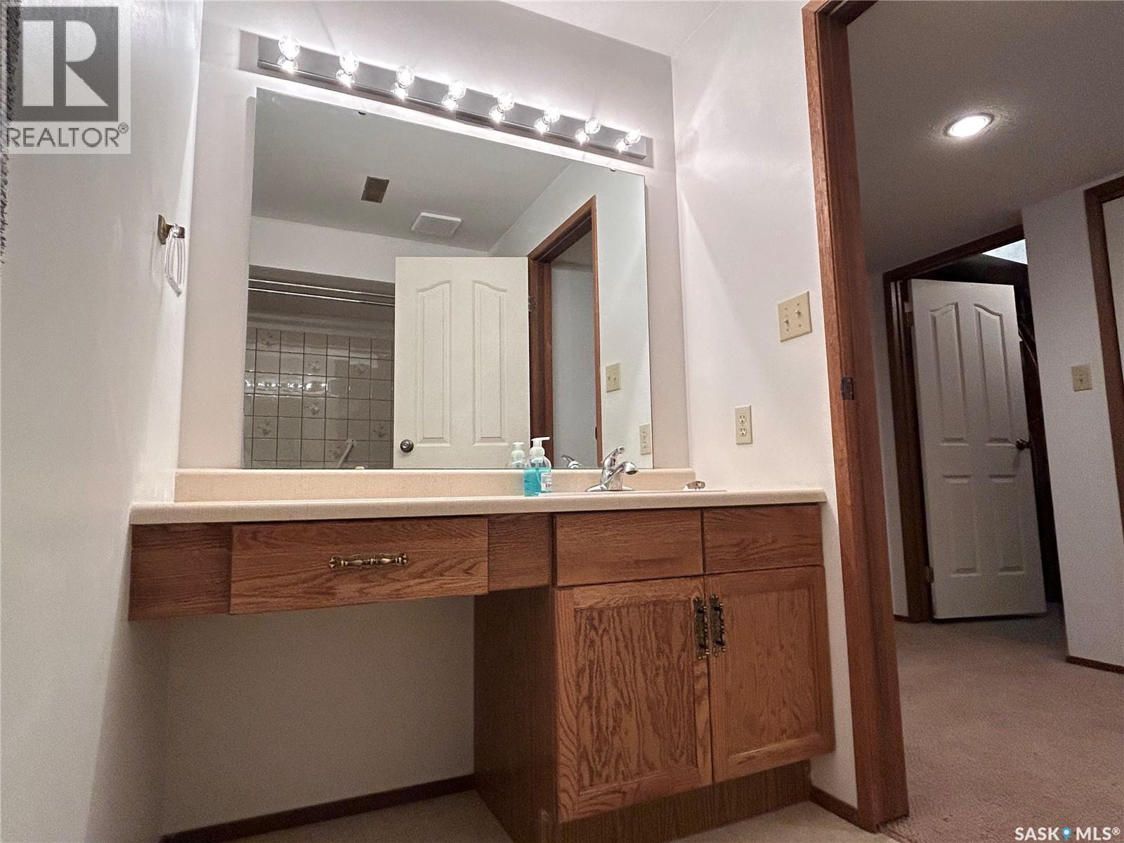 4 416 Heritage Drive, Estevan, SK - Indoor