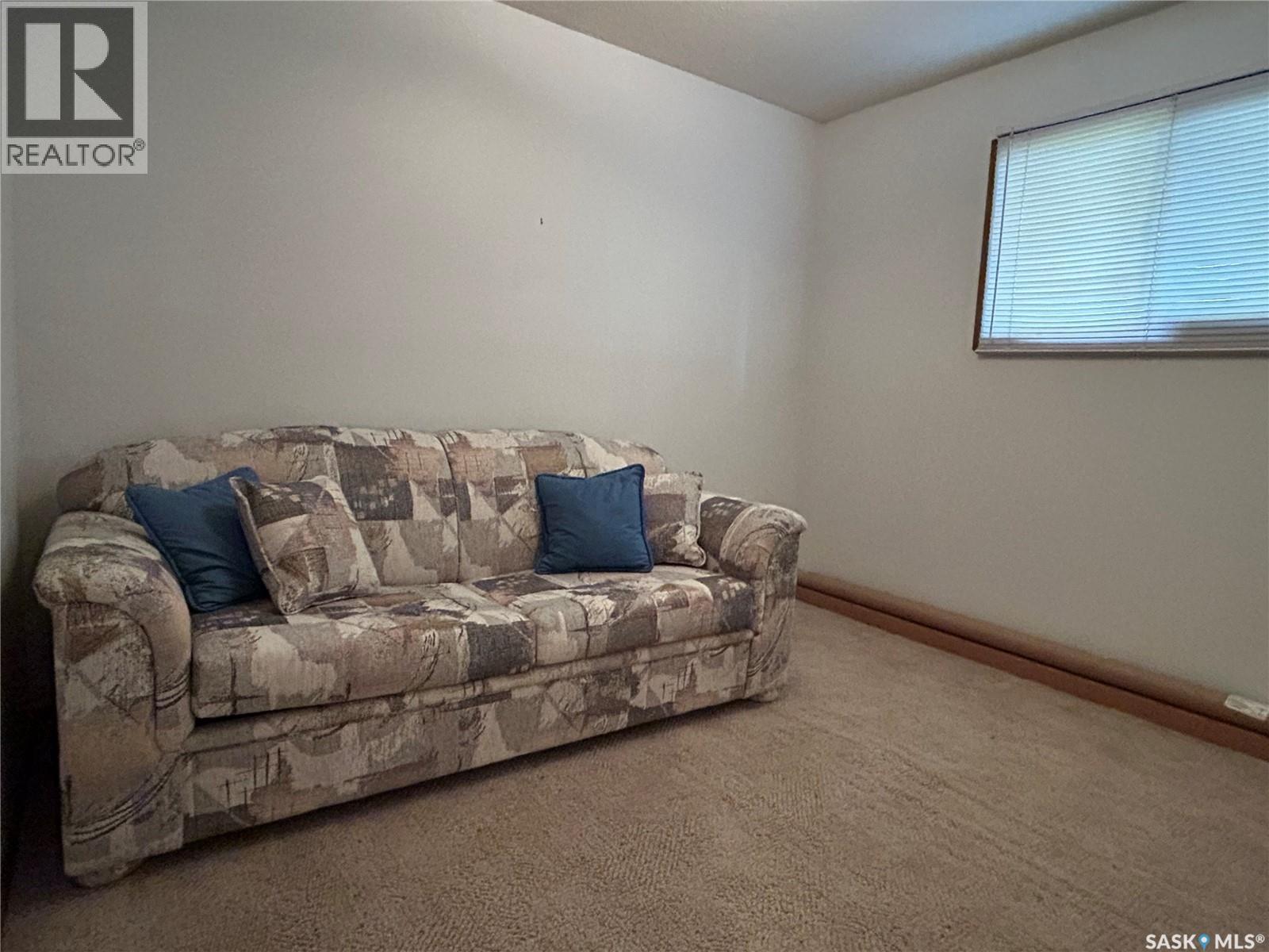 4 416 Heritage Drive, Estevan, SK - Indoor