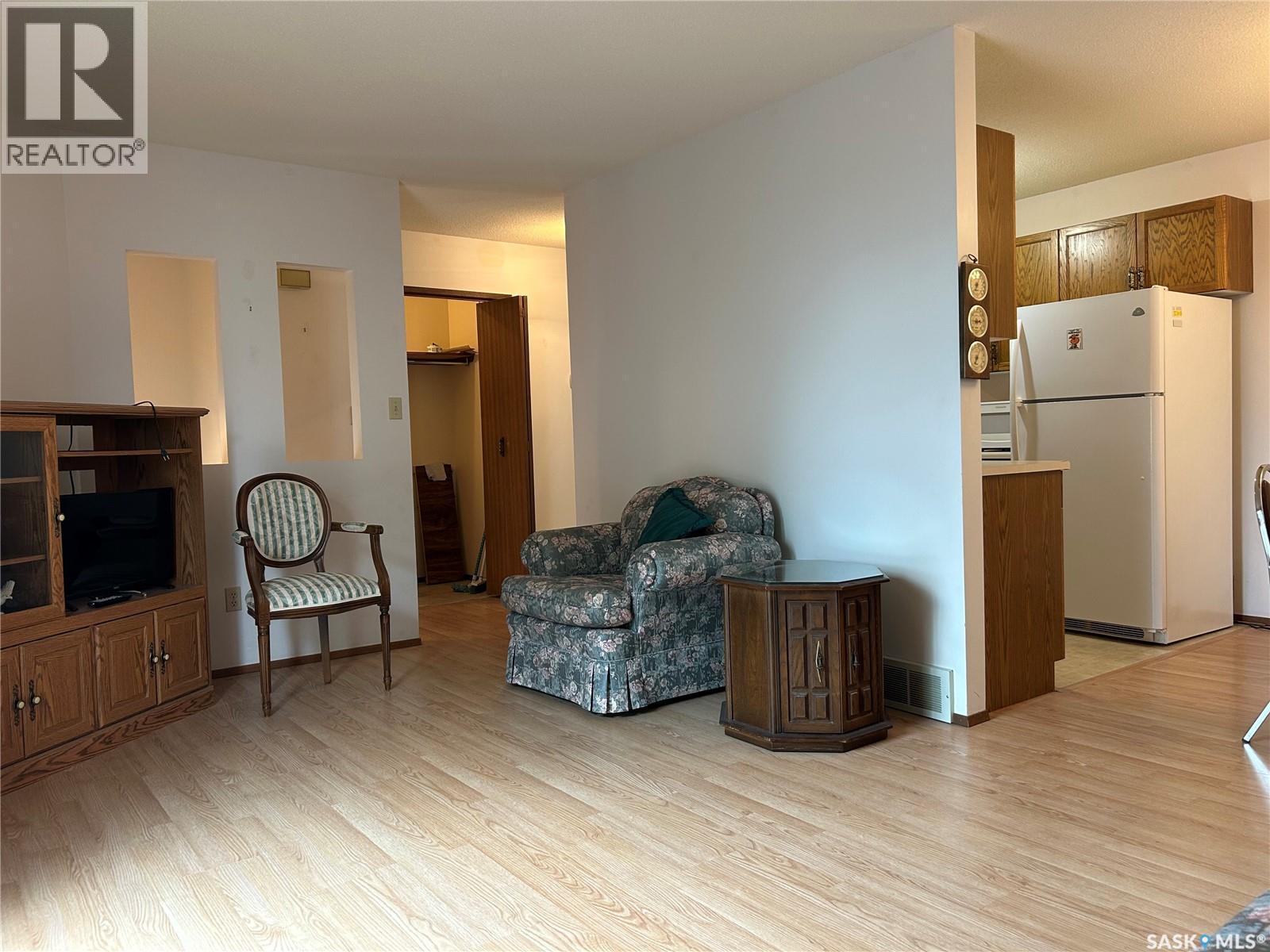 4 416 Heritage Drive, Estevan, SK - Indoor