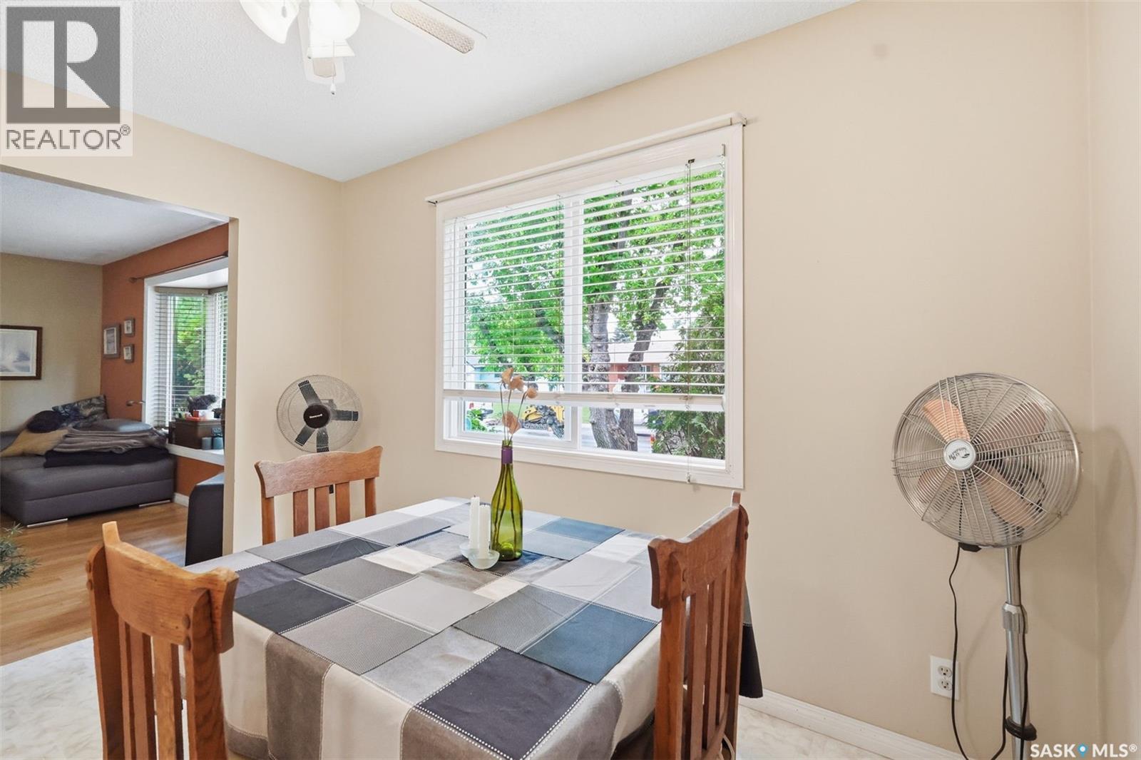210 Lloyd Crescent, Saskatoon, SK - Indoor Photo Showing Dining Room