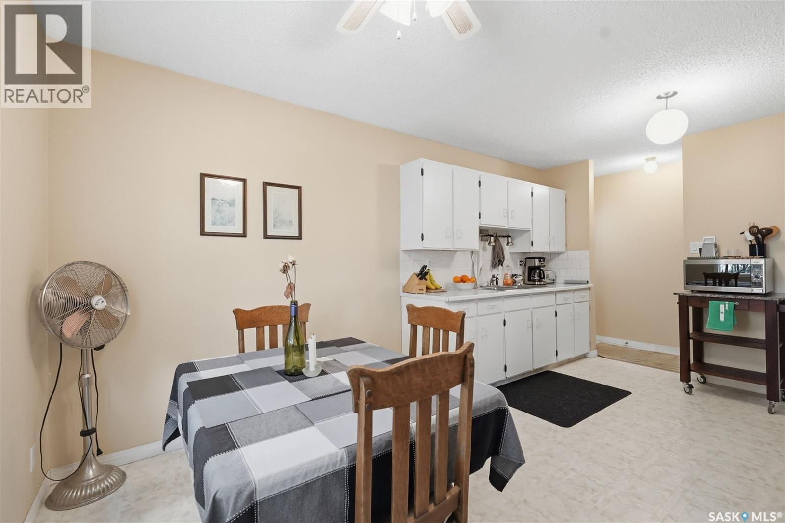 210 Lloyd Crescent, Saskatoon, SK - Indoor Photo Showing Dining Room