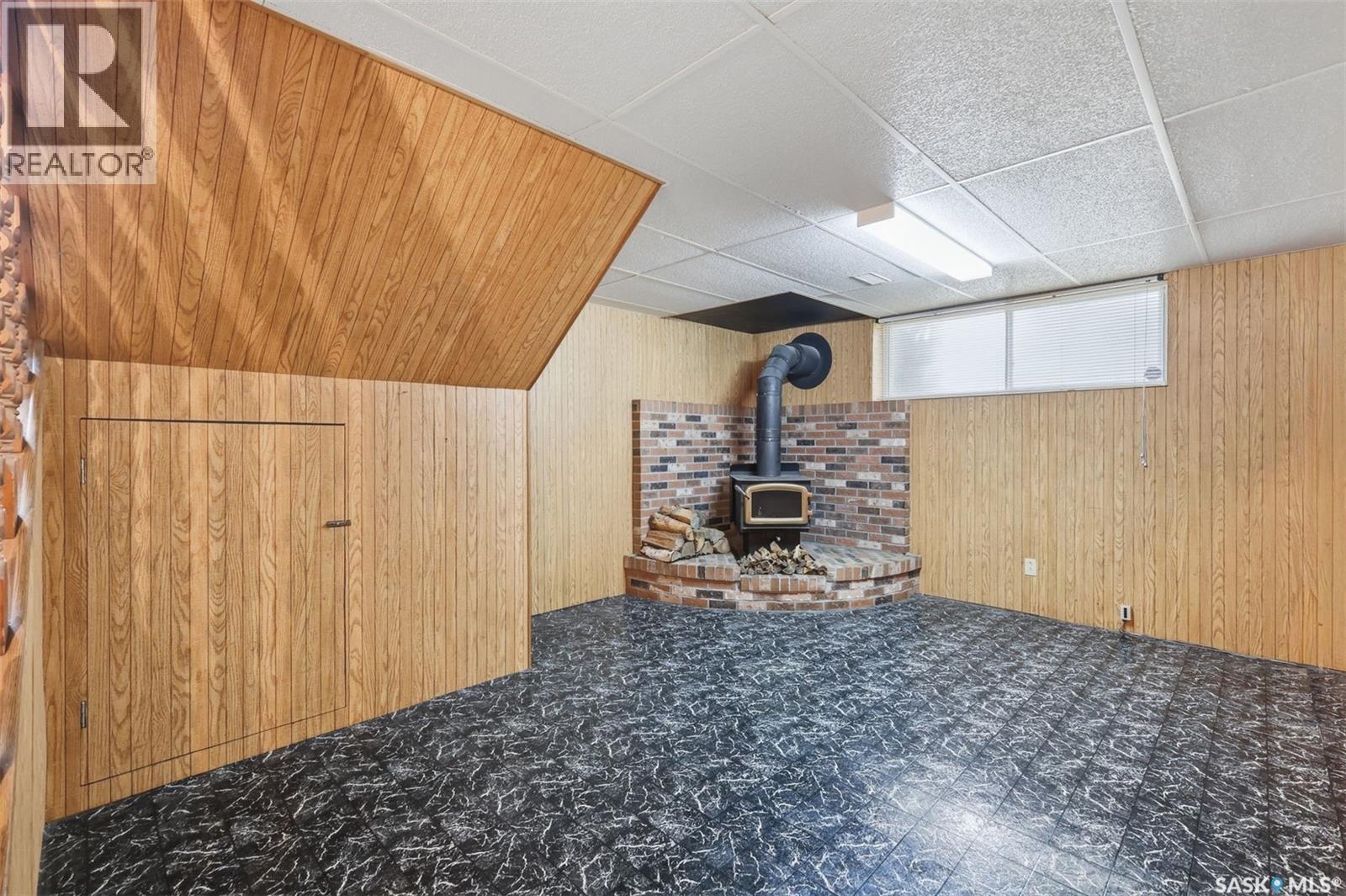 210 Lloyd Crescent, Saskatoon, SK - Indoor With Fireplace