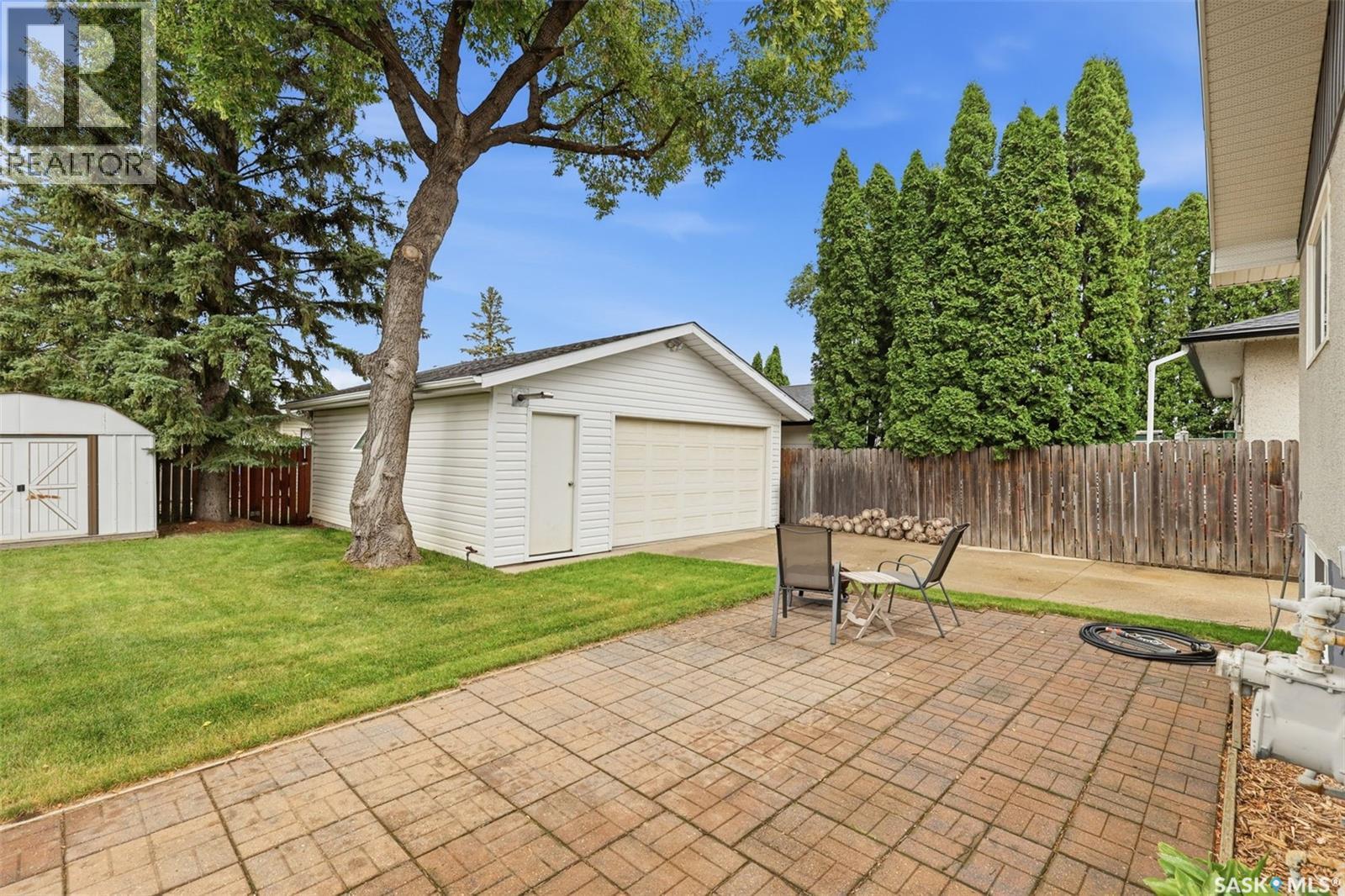 210 Lloyd Crescent, Saskatoon, SK - Outdoor