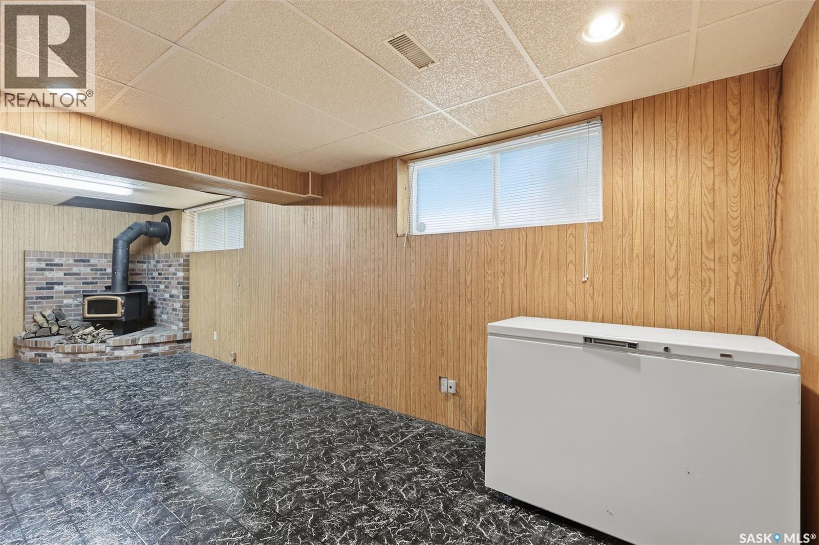 210 Lloyd Crescent, Saskatoon, SK - Indoor