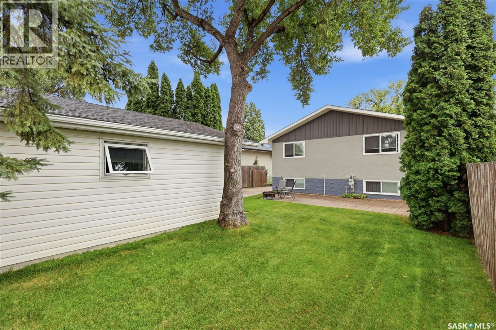 210 Lloyd Crescent, Saskatoon, SK - Outdoor