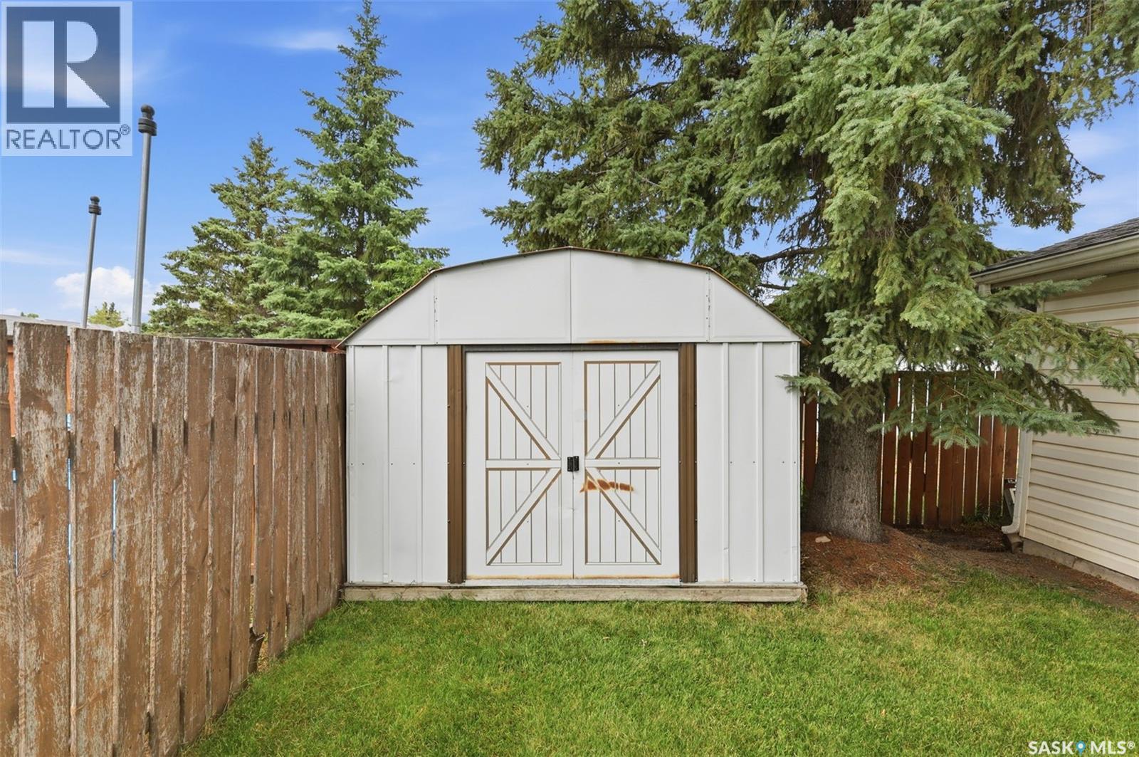 210 Lloyd Crescent, Saskatoon, SK - Outdoor