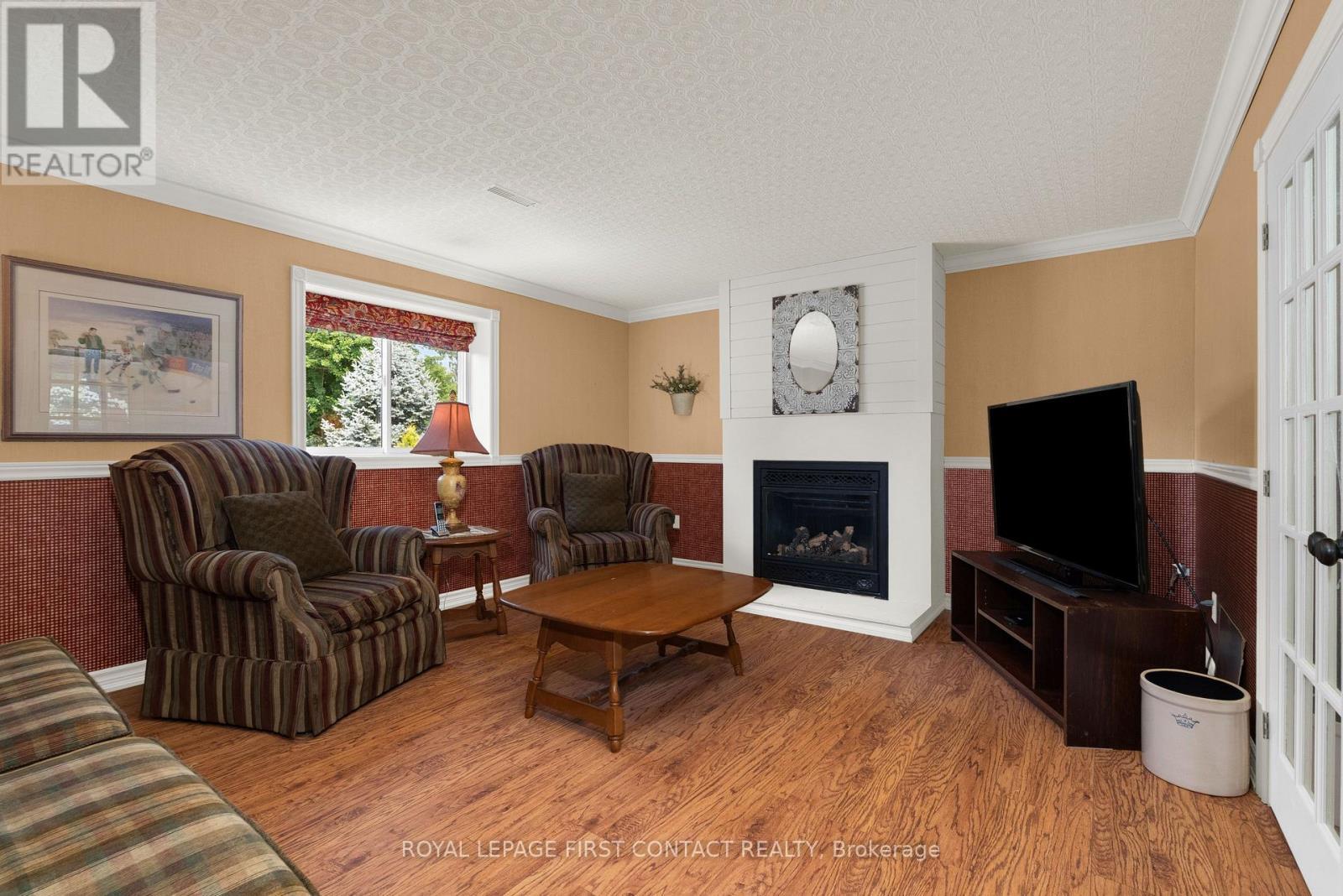 22 Procee Circle, Oro-Medonte, ON - Indoor Photo Showing Living Room With Fireplace