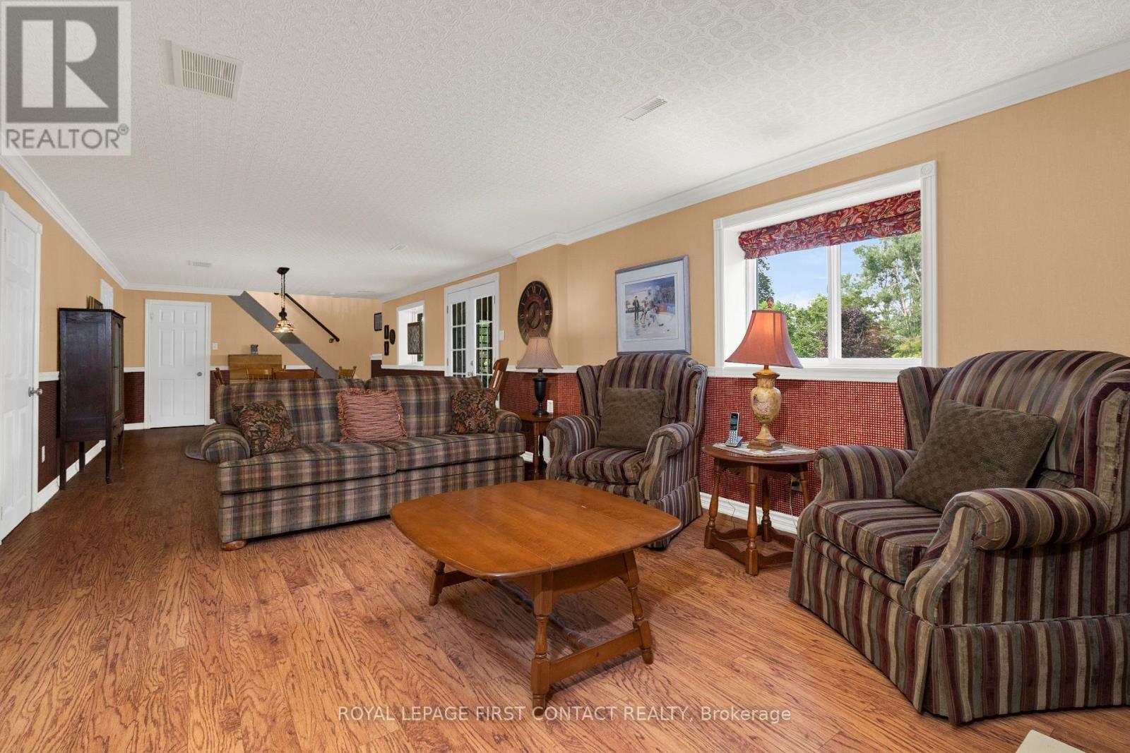 22 Procee Circle, Oro-Medonte, ON - Indoor Photo Showing Living Room