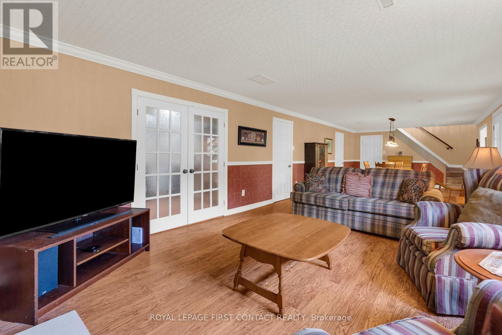 22 Procee Circle, Oro-Medonte, ON - Indoor Photo Showing Living Room