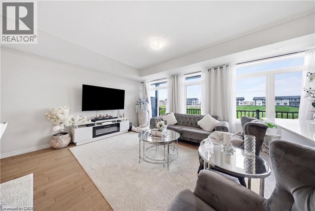 176 Wheat Lane, Kitchener, ON - Indoor Photo Showing Living Room