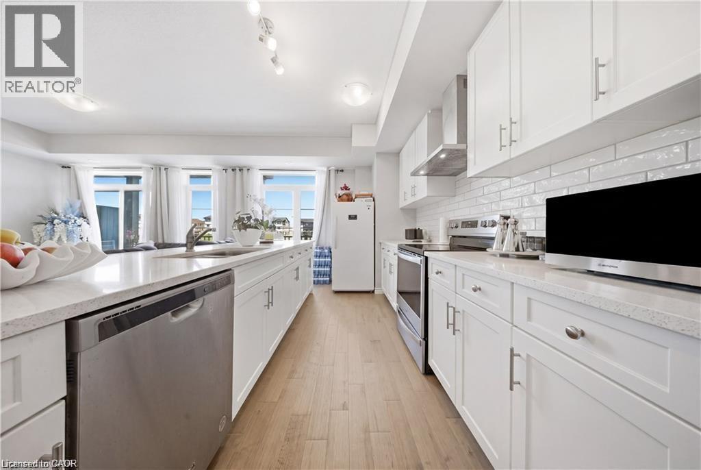 176 Wheat Lane, Kitchener, ON - Indoor Photo Showing Kitchen With Upgraded Kitchen