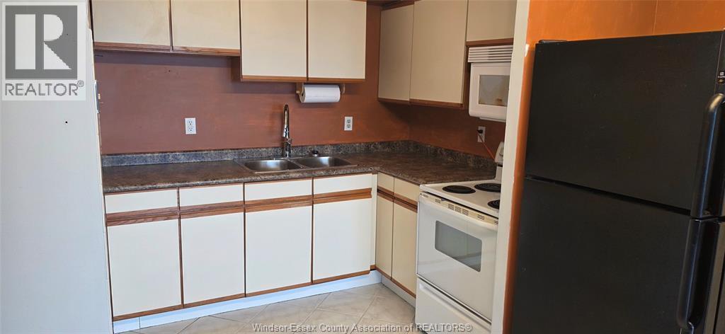 150 Park Unit# 2315, Windsor, ON - Indoor Photo Showing Kitchen With Double Sink