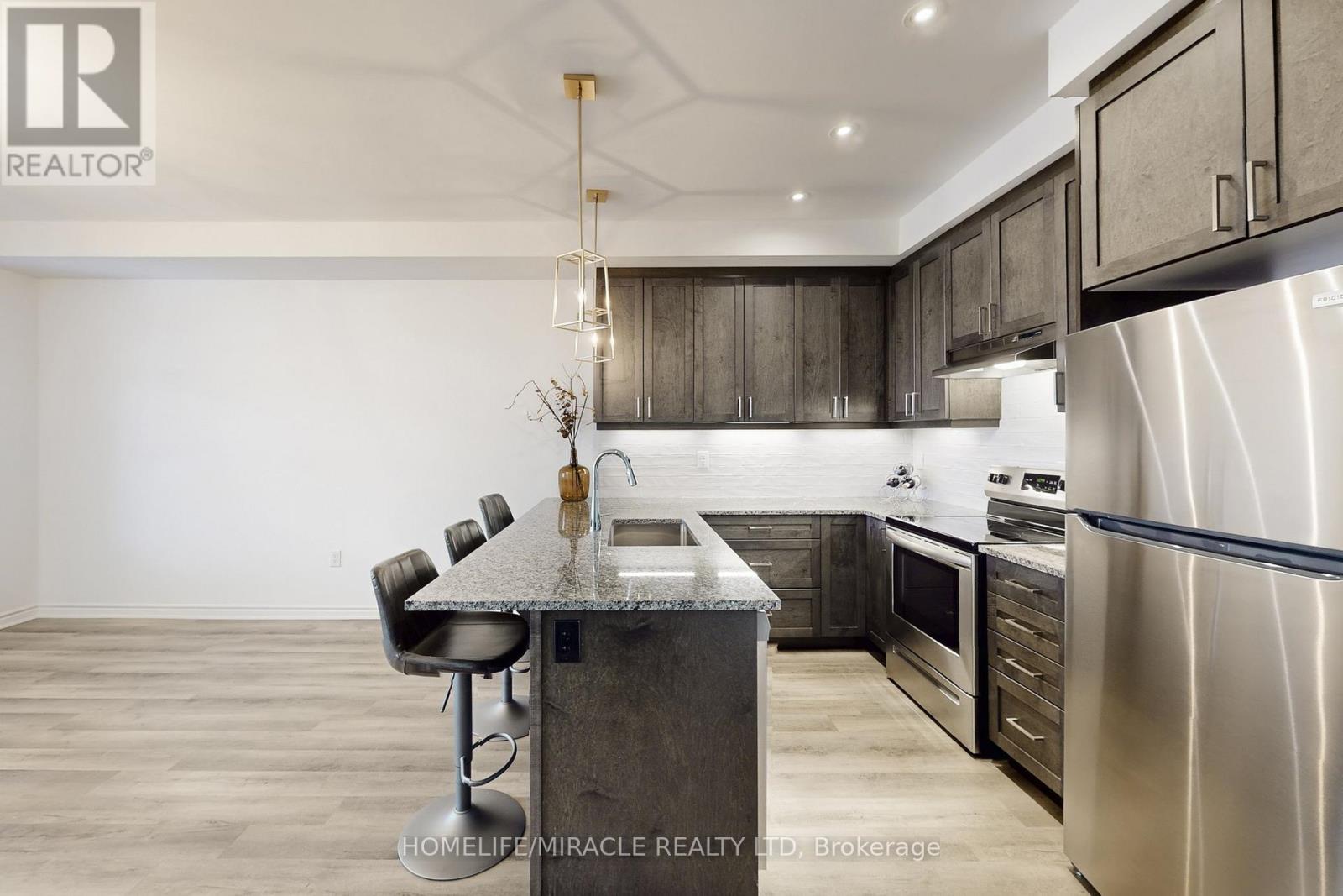 1587 Moira Crescent, Milton, ON - Indoor Photo Showing Kitchen With Stainless Steel Kitchen With Upgraded Kitchen