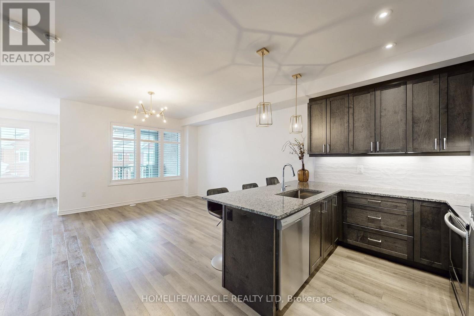 1587 Moira Crescent, Milton, ON - Indoor Photo Showing Kitchen With Upgraded Kitchen