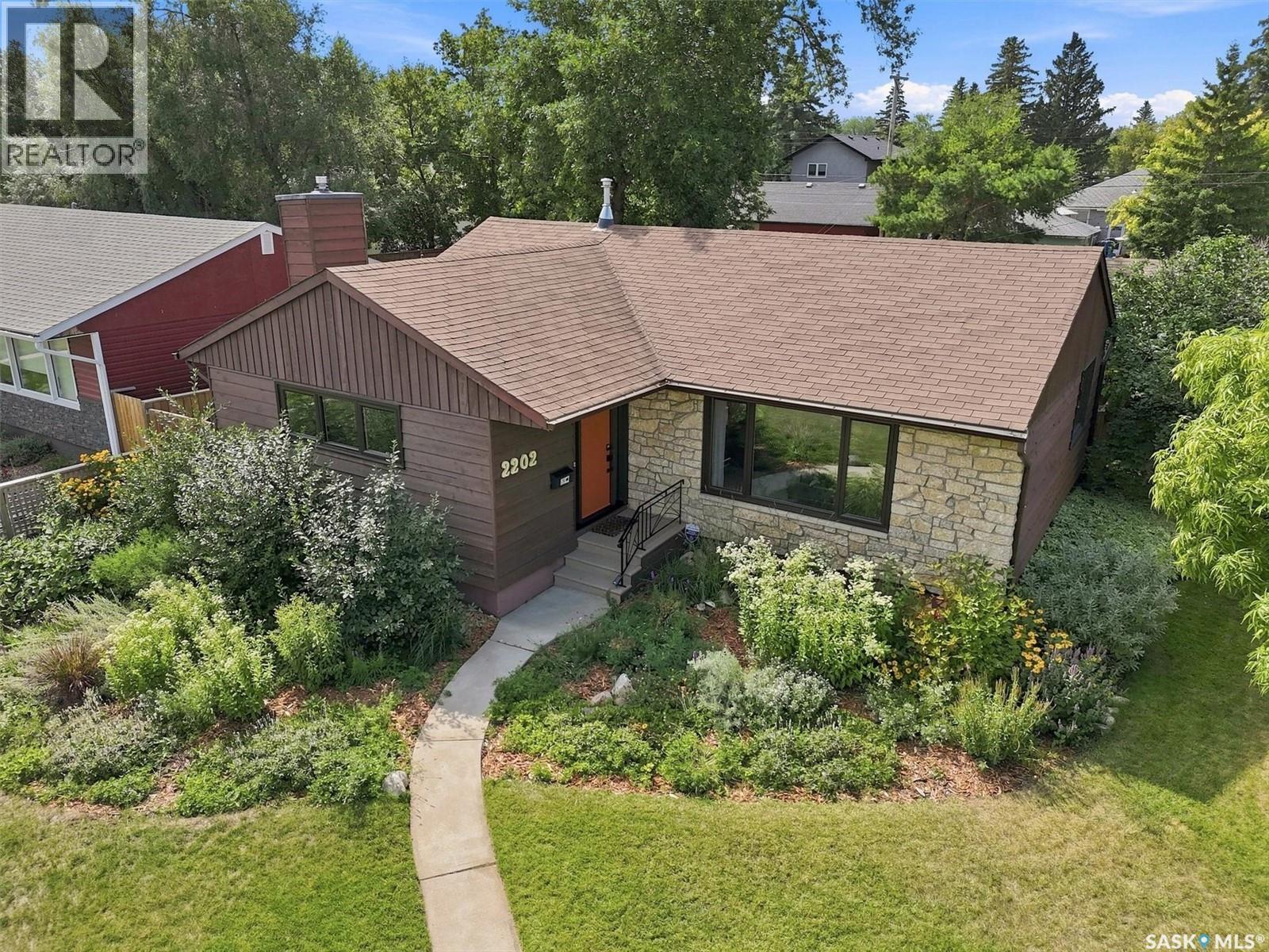 2202 Albert Avenue, Saskatoon, SK - Outdoor