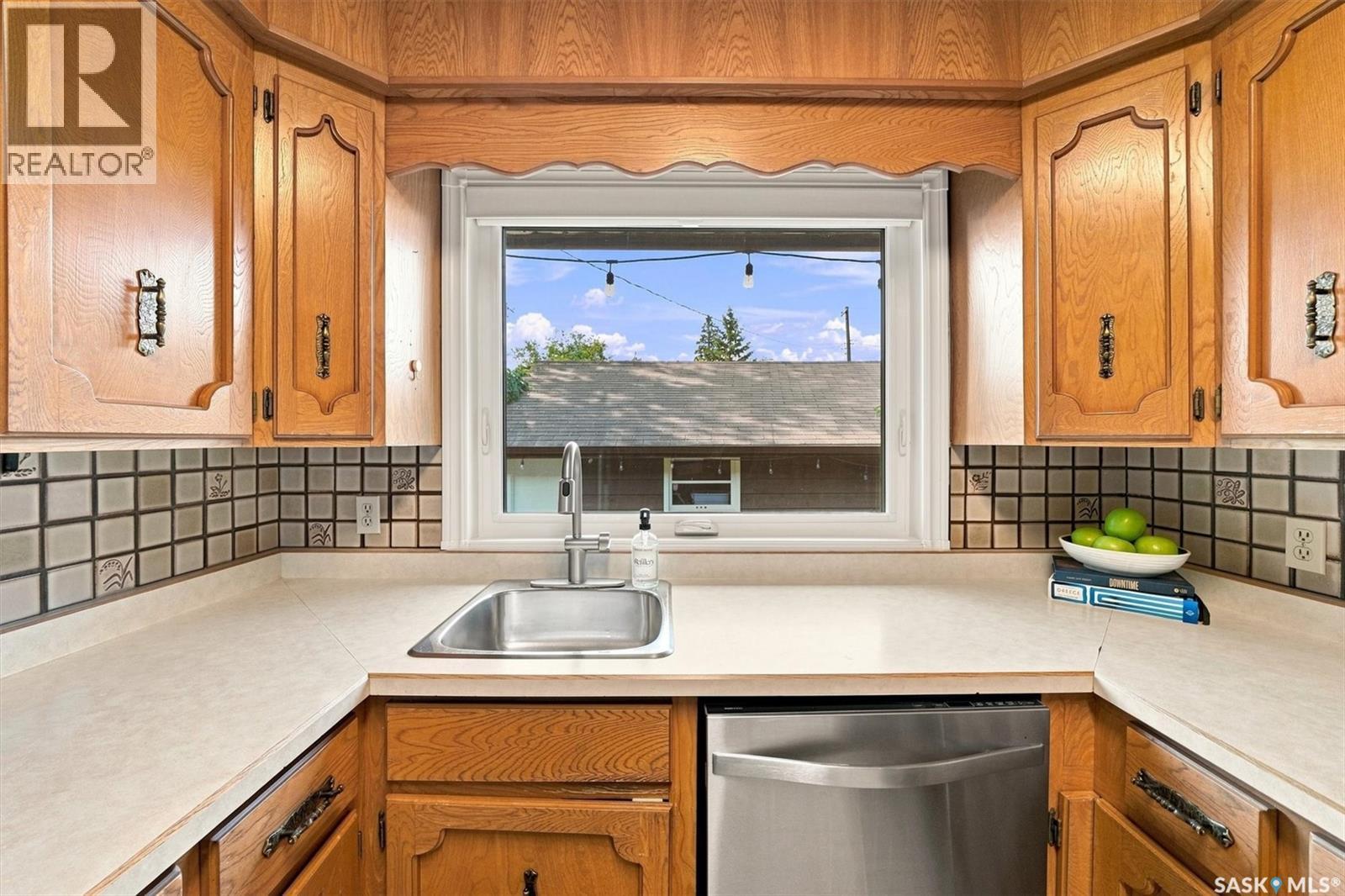 2202 Albert Avenue, Saskatoon, SK - Indoor Photo Showing Kitchen