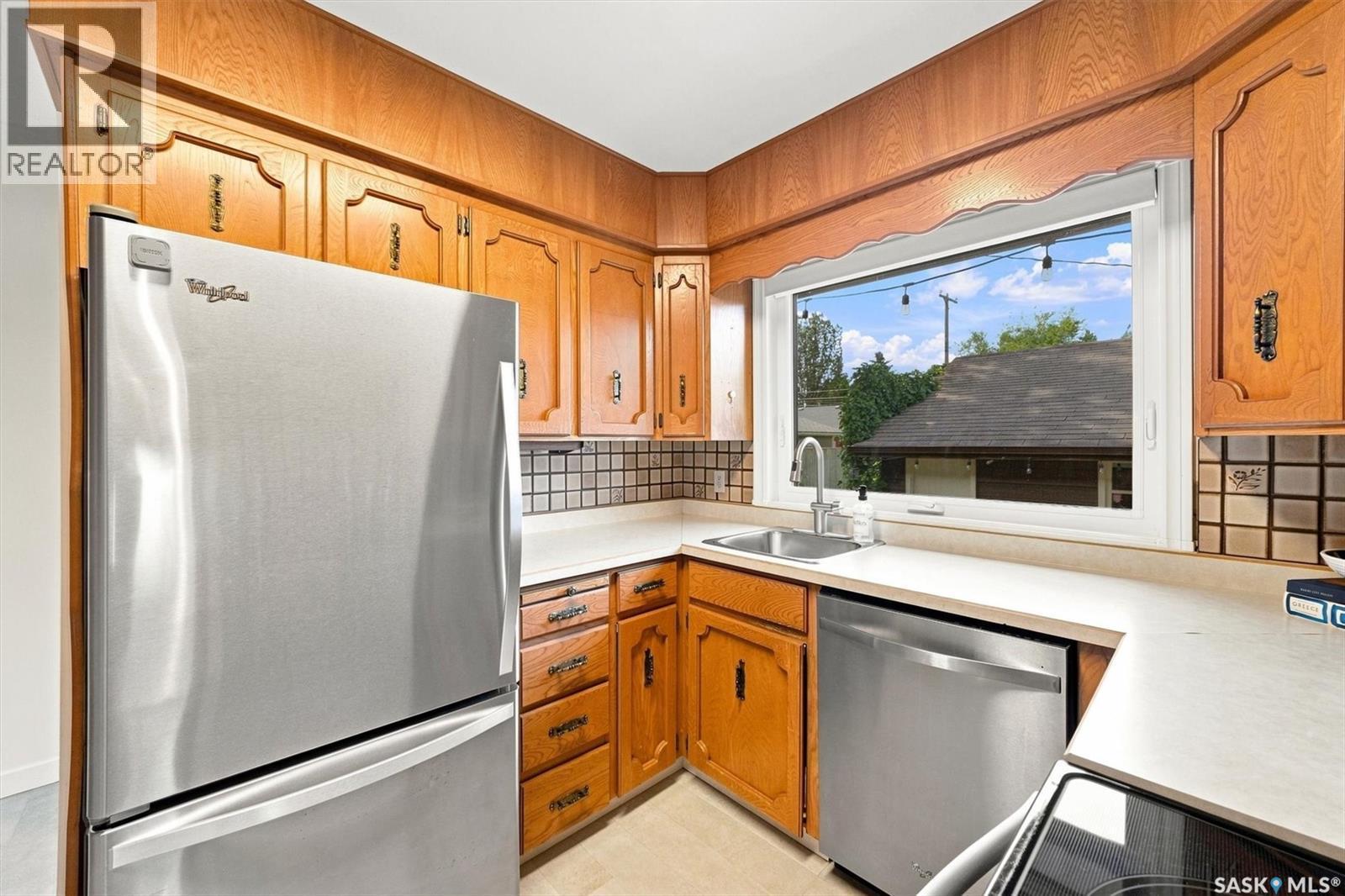 2202 Albert Avenue, Saskatoon, SK - Indoor Photo Showing Kitchen