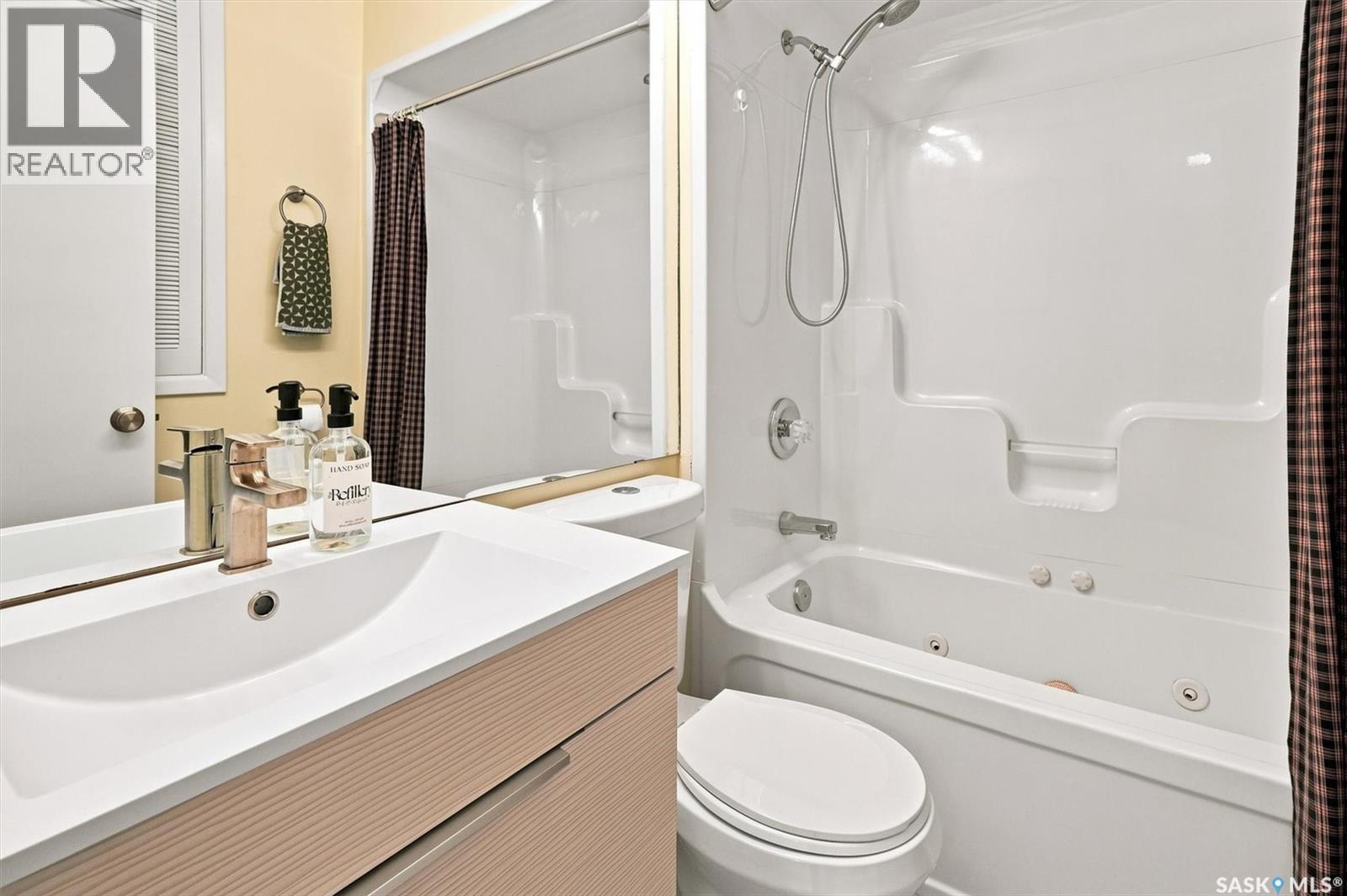 2202 Albert Avenue, Saskatoon, SK - Indoor Photo Showing Bathroom