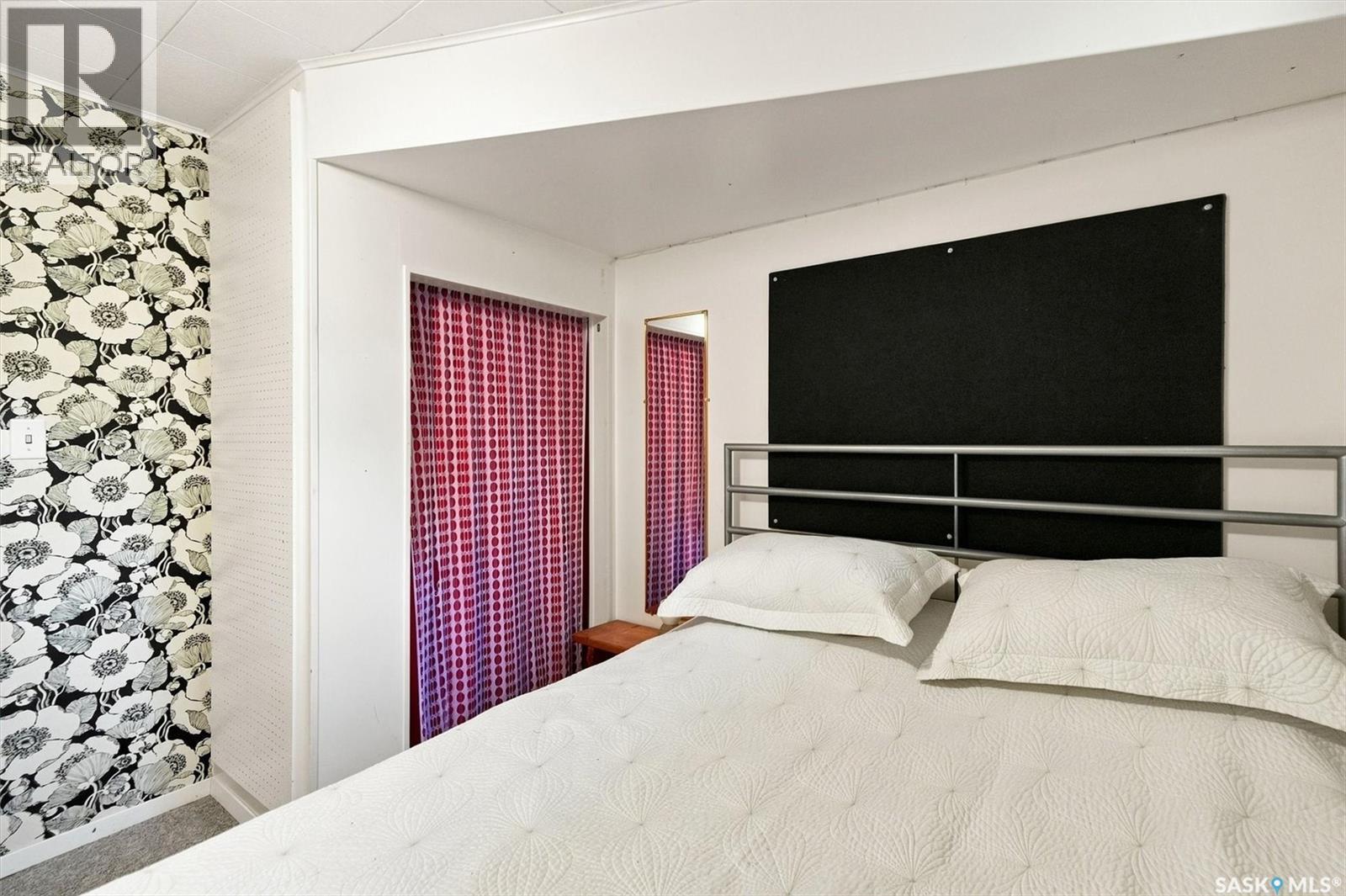2202 Albert Avenue, Saskatoon, SK - Indoor Photo Showing Bedroom