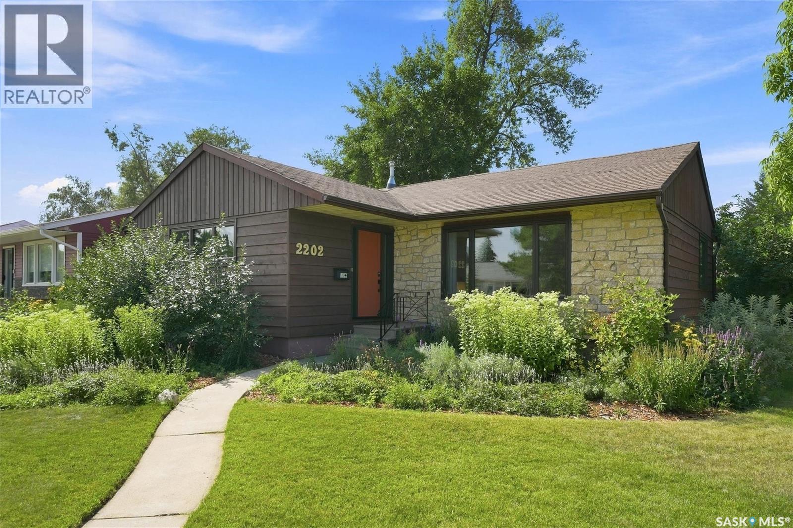 2202 Albert Avenue, Saskatoon, SK - Outdoor