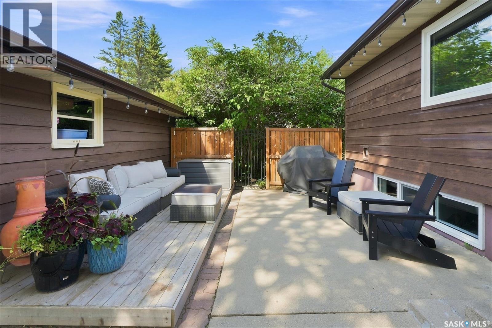 2202 Albert Avenue, Saskatoon, SK - Outdoor With Deck Patio Veranda With Exterior