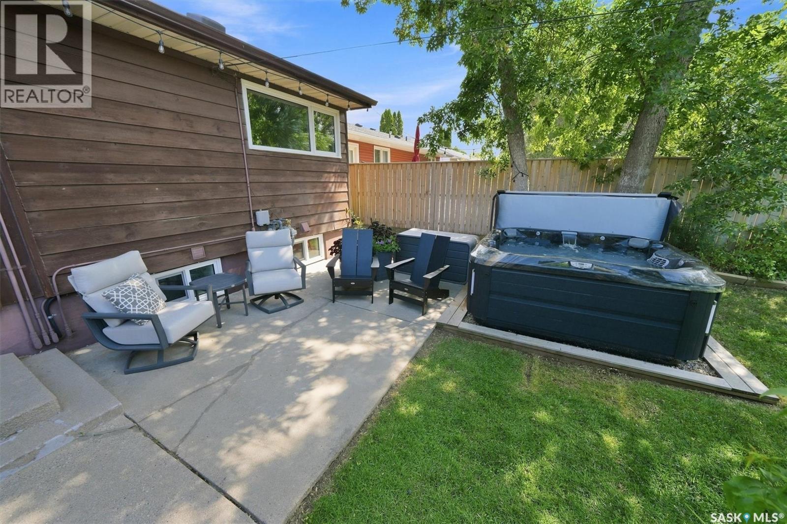 2202 Albert Avenue, Saskatoon, SK - Outdoor