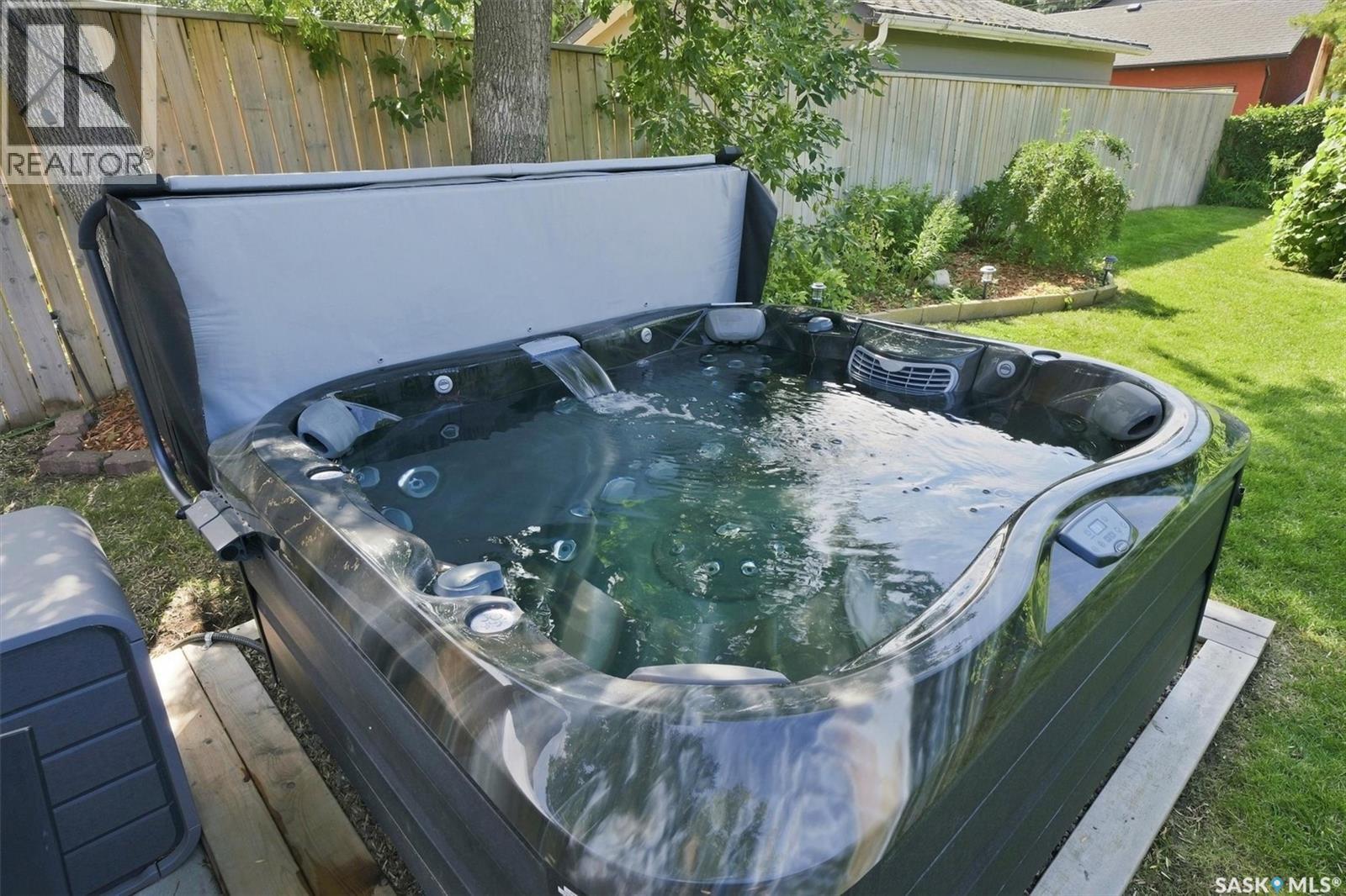 2202 Albert Avenue, Saskatoon, SK - Outdoor