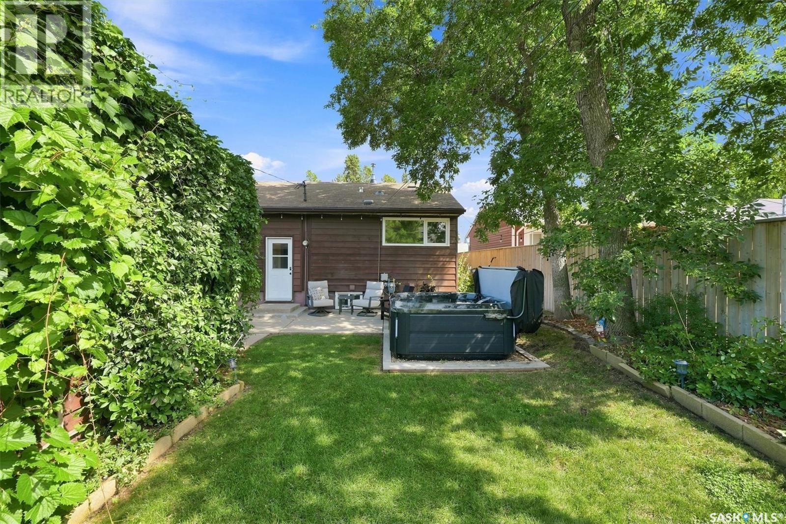 2202 Albert Avenue, Saskatoon, SK - Outdoor