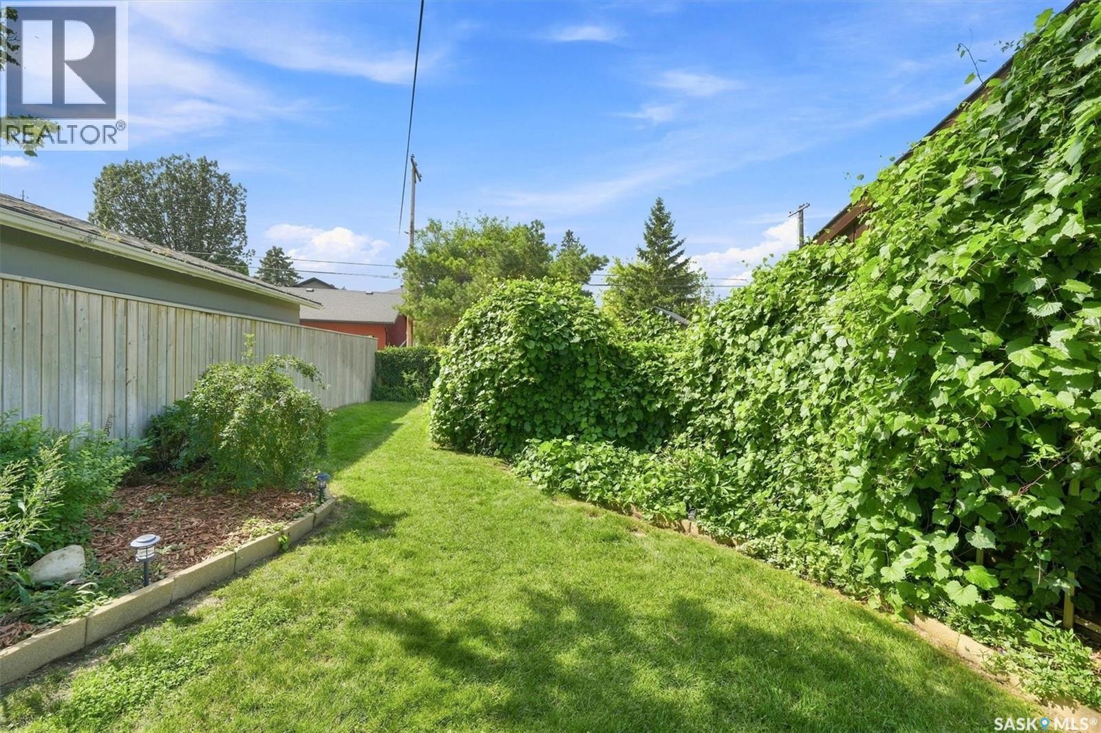 2202 Albert Avenue, Saskatoon, SK - Outdoor