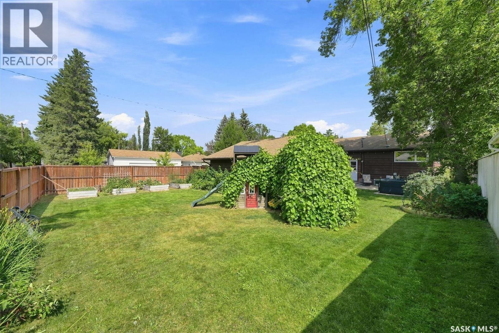 2202 Albert Avenue, Saskatoon, SK - Outdoor