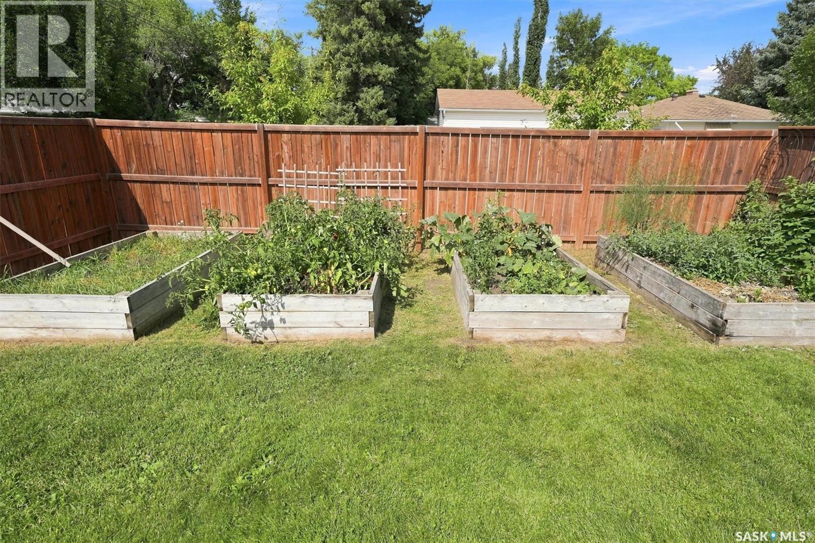 2202 Albert Avenue, Saskatoon, SK - Outdoor