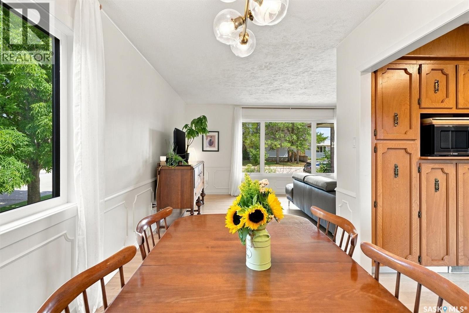 2202 Albert Avenue, Saskatoon, SK - Indoor Photo Showing Dining Room