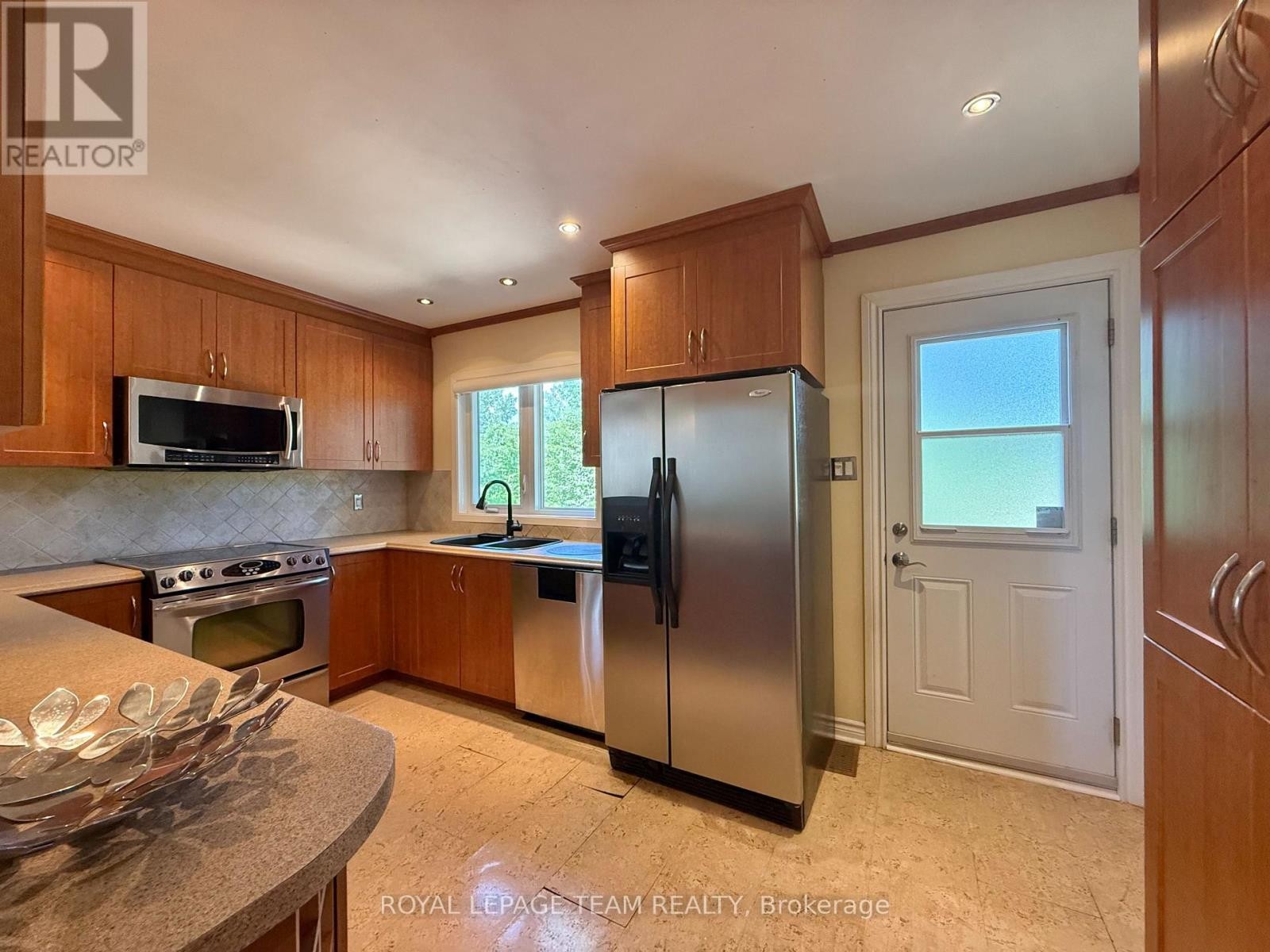 Kitchen has a patio door and upgraded Cabinets - 31 Rastila Crescent, Ottawa, ON