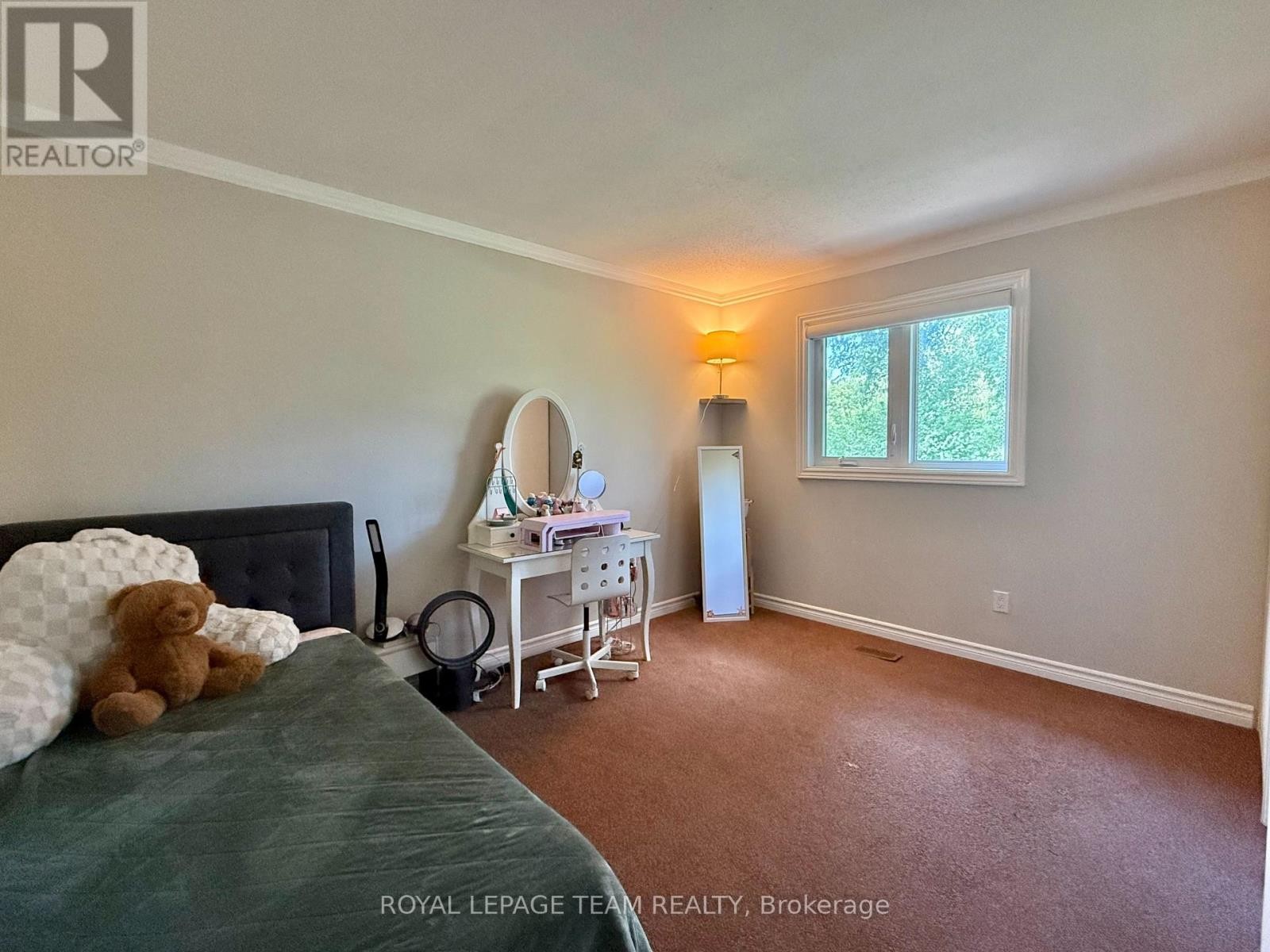 Room 2- Queen bed can fit - 31 Rastila Crescent, Ottawa, ON