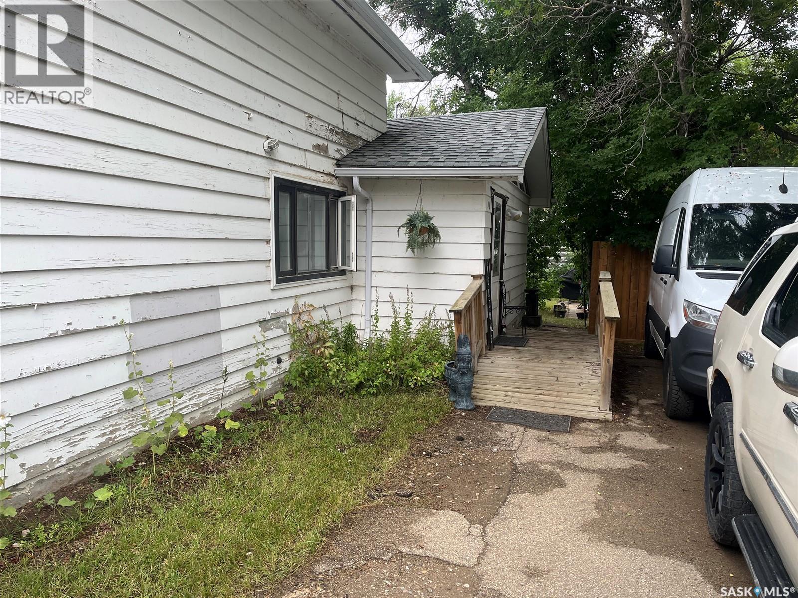 164 4Th Street W, Mankota, SK - Outdoor