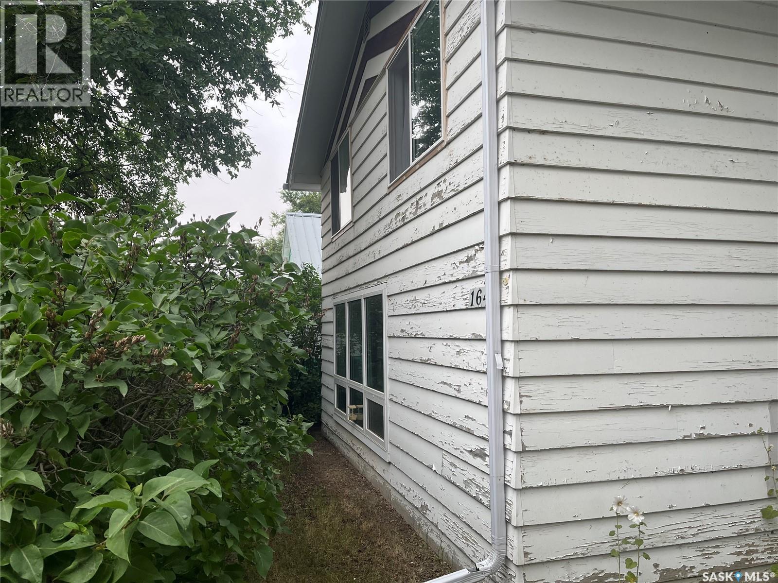 164 4Th Street W, Mankota, SK - Outdoor