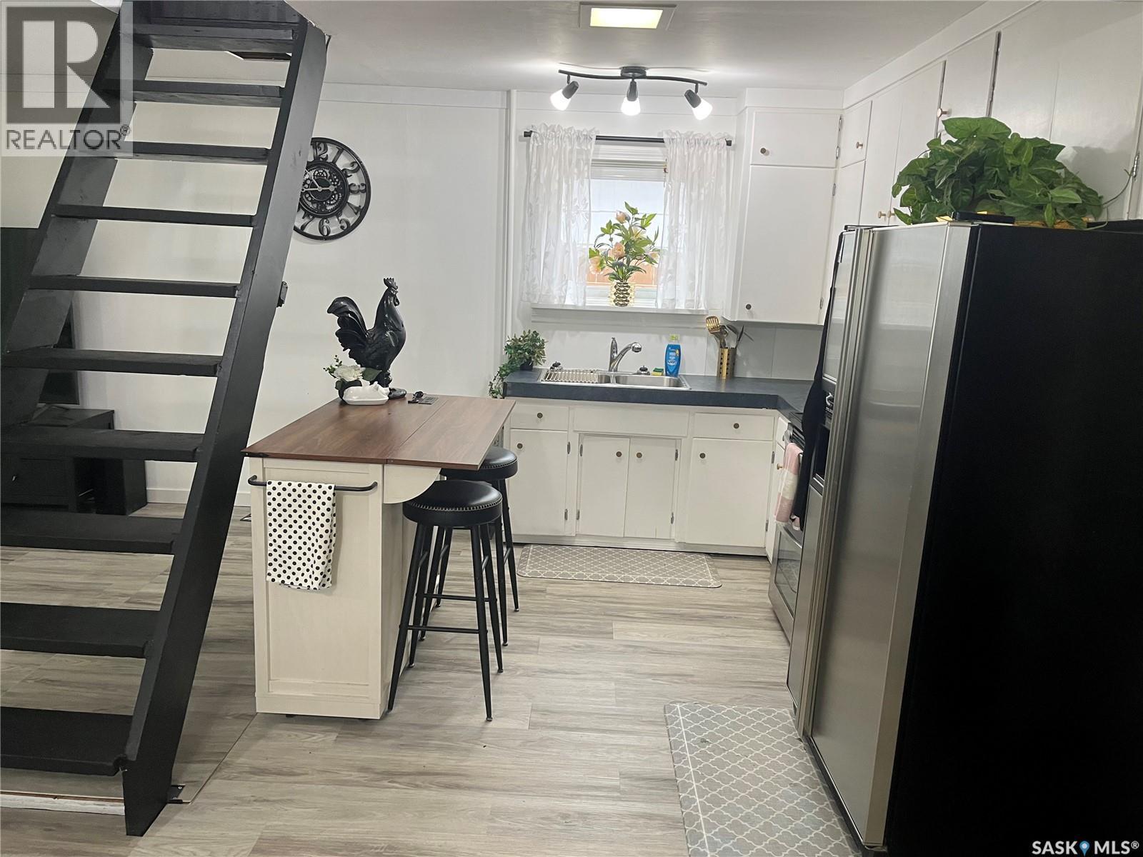164 4Th Street W, Mankota, SK - Indoor