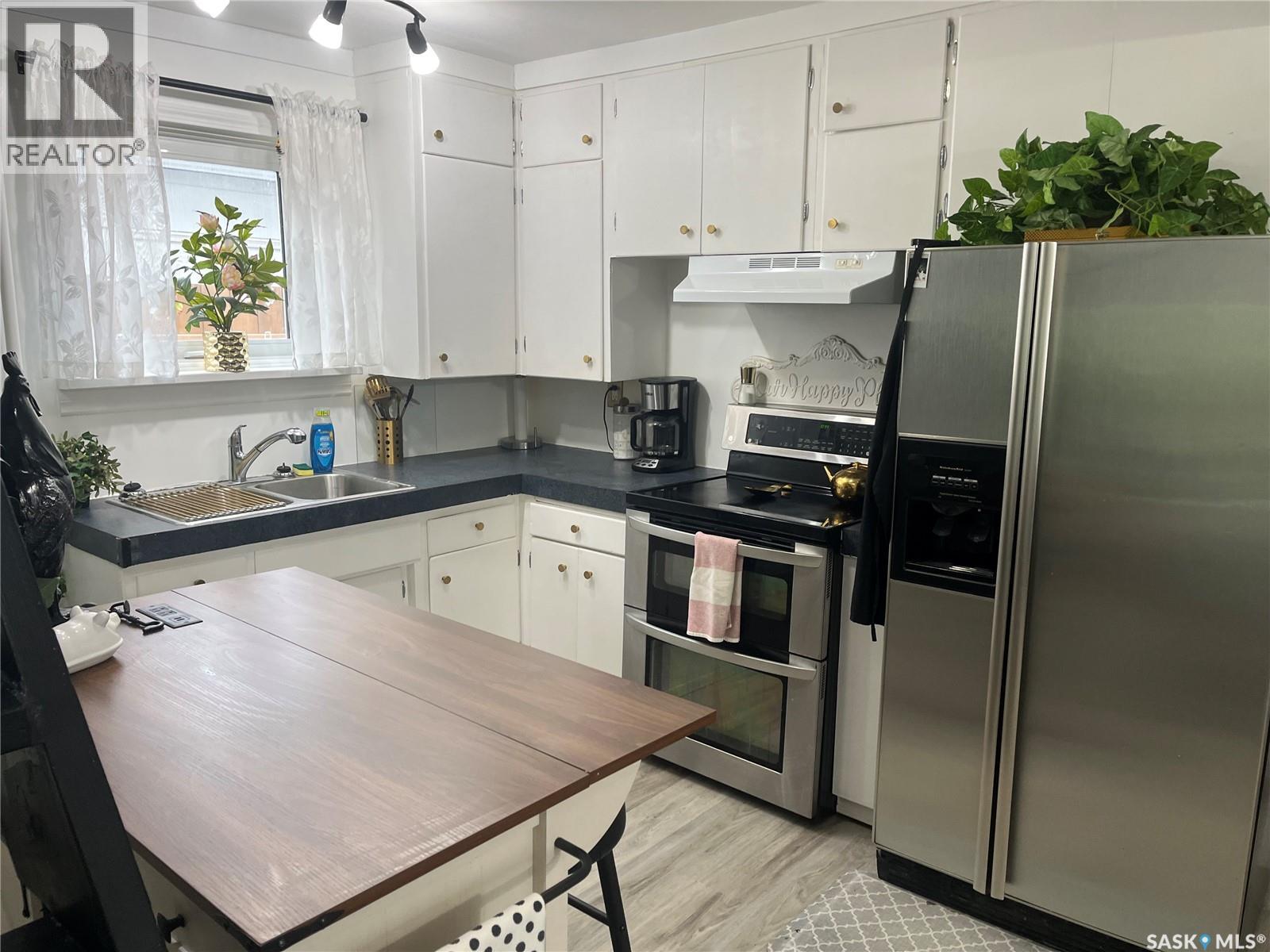 164 4Th Street W, Mankota, SK - Indoor Photo Showing Kitchen With Double Sink