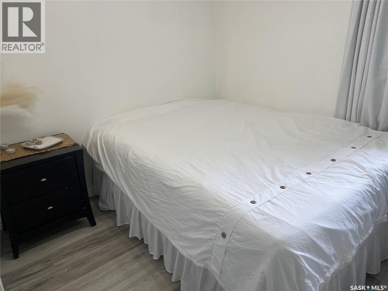 164 4Th Street W, Mankota, SK - Indoor Photo Showing Bedroom