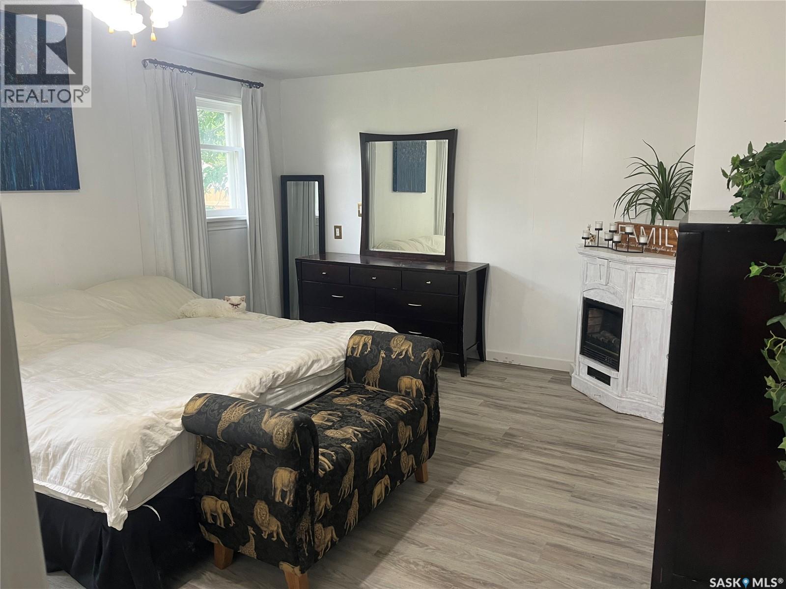 164 4Th Street W, Mankota, SK - Indoor Photo Showing Bedroom