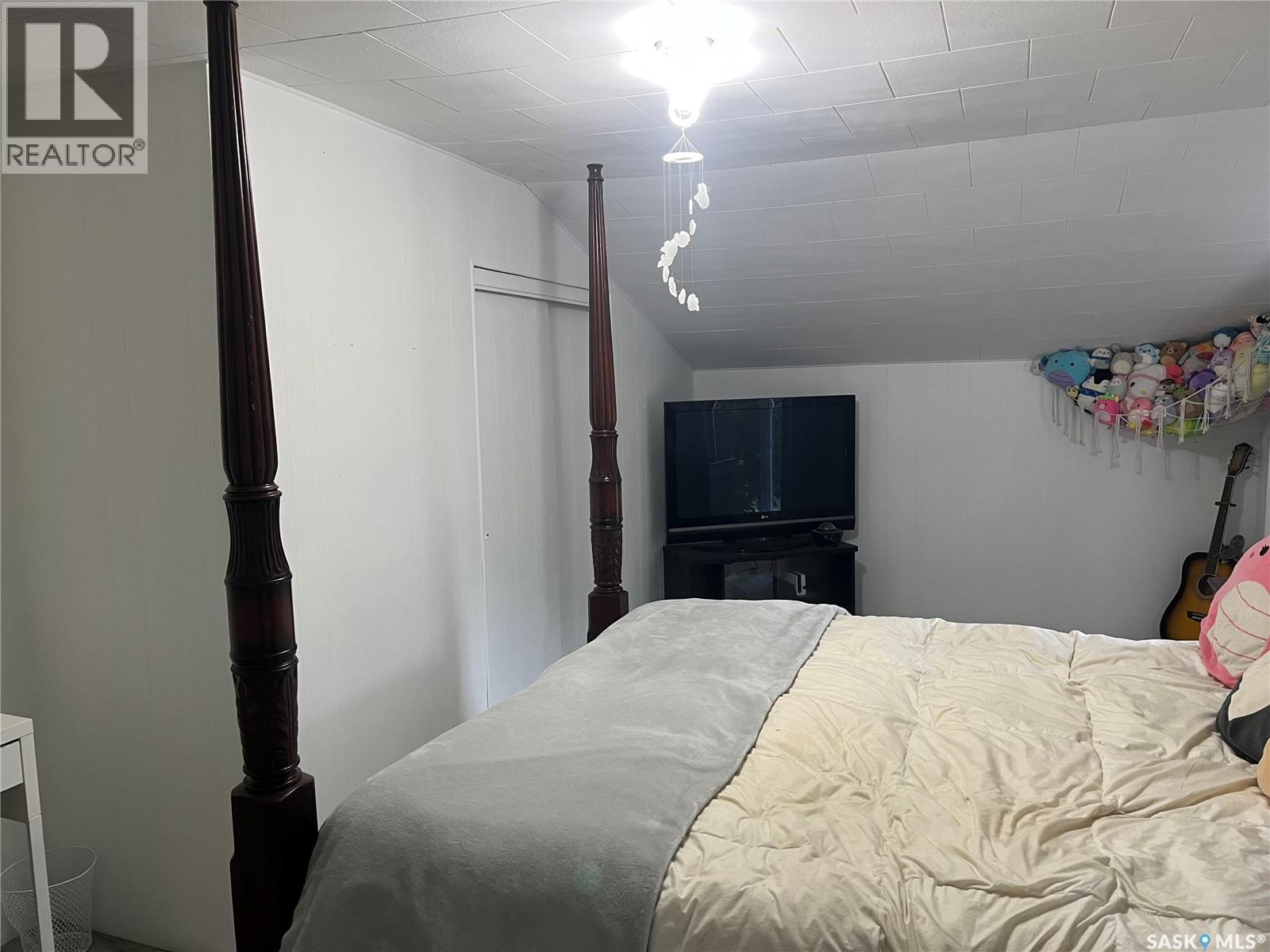 164 4Th Street W, Mankota, SK - Indoor Photo Showing Bedroom