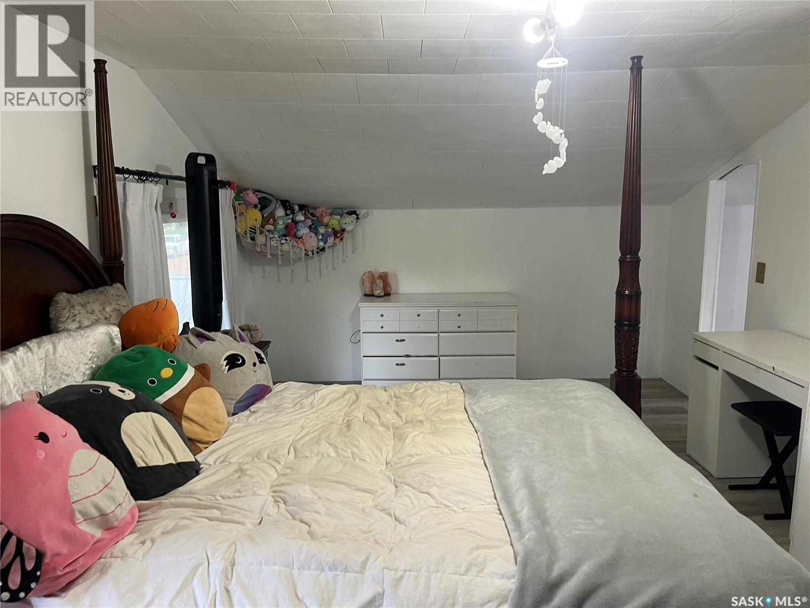 164 4Th Street W, Mankota, SK - Indoor Photo Showing Bedroom